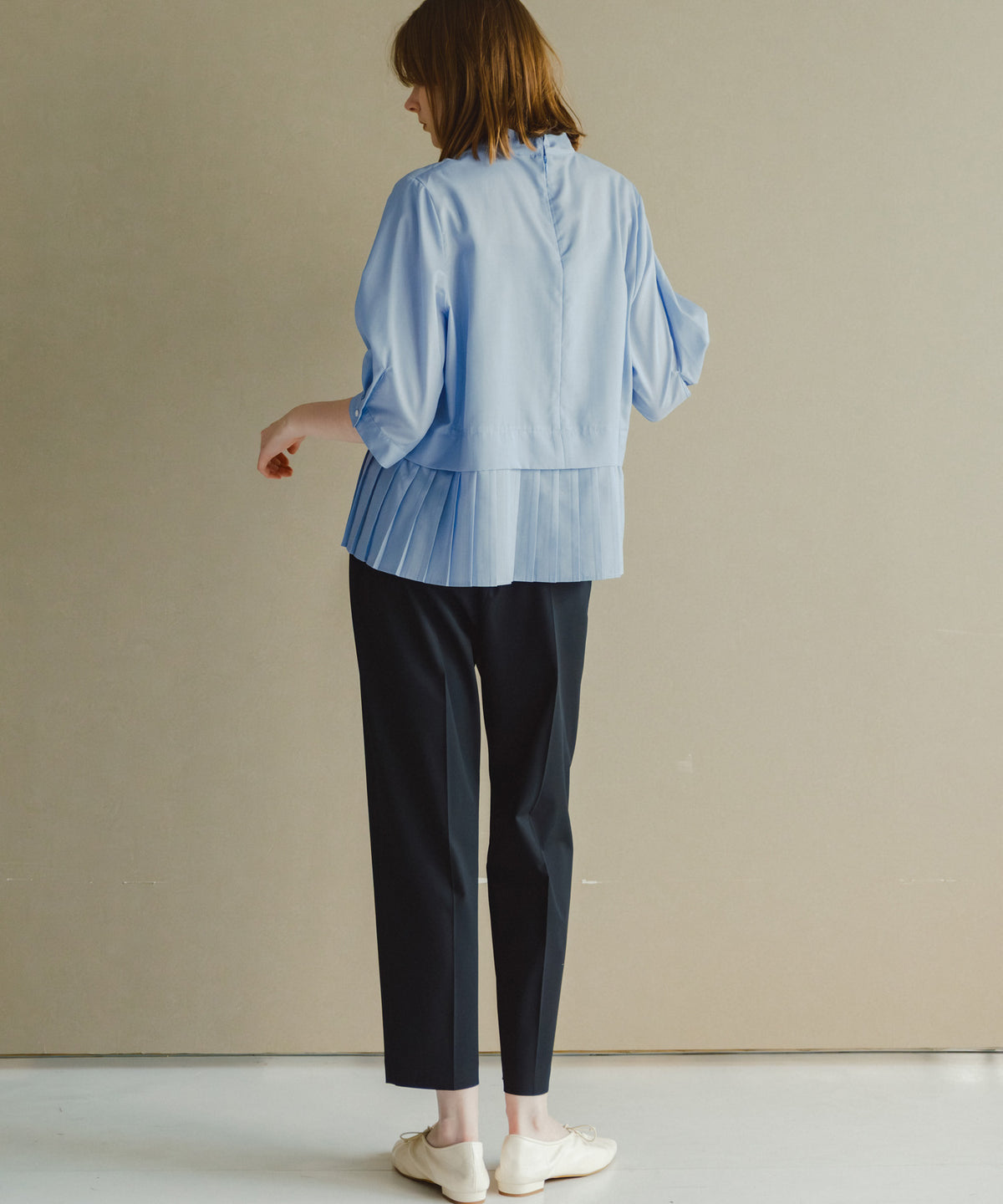 hem pleats blouse / WHT21FBL4004