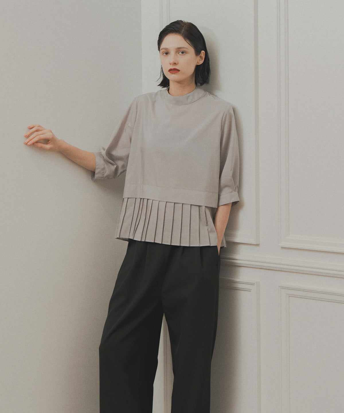 hem pleats blouse / WHT21FBL4004