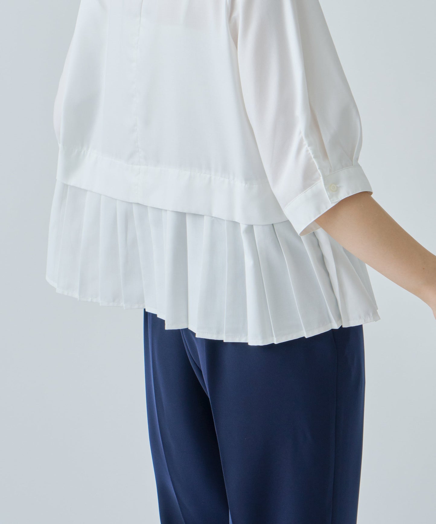 hem pleats blouse / WHT21FBL4004
