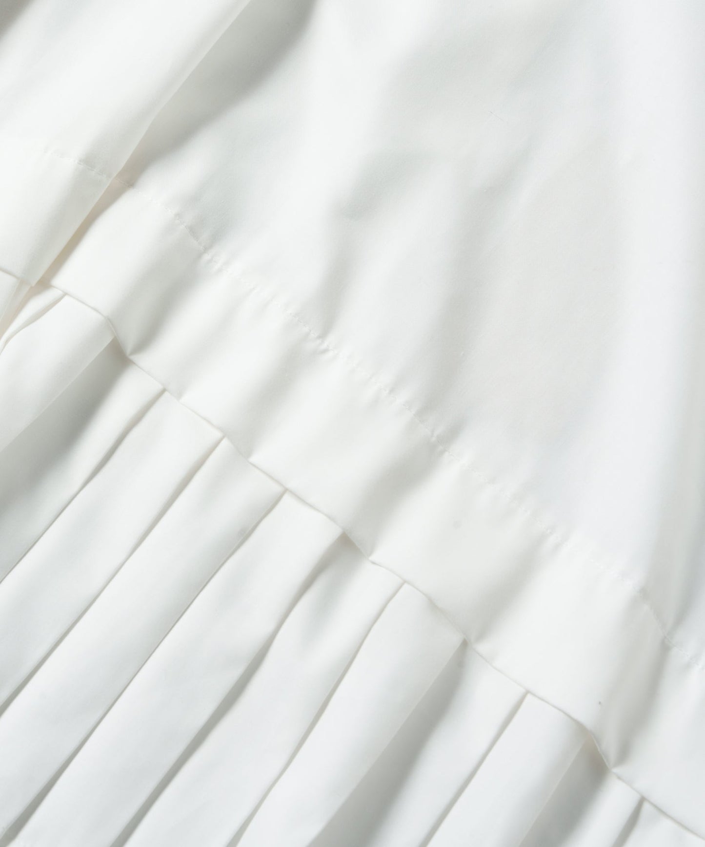 hem pleats blouse / WHT21FBL4004