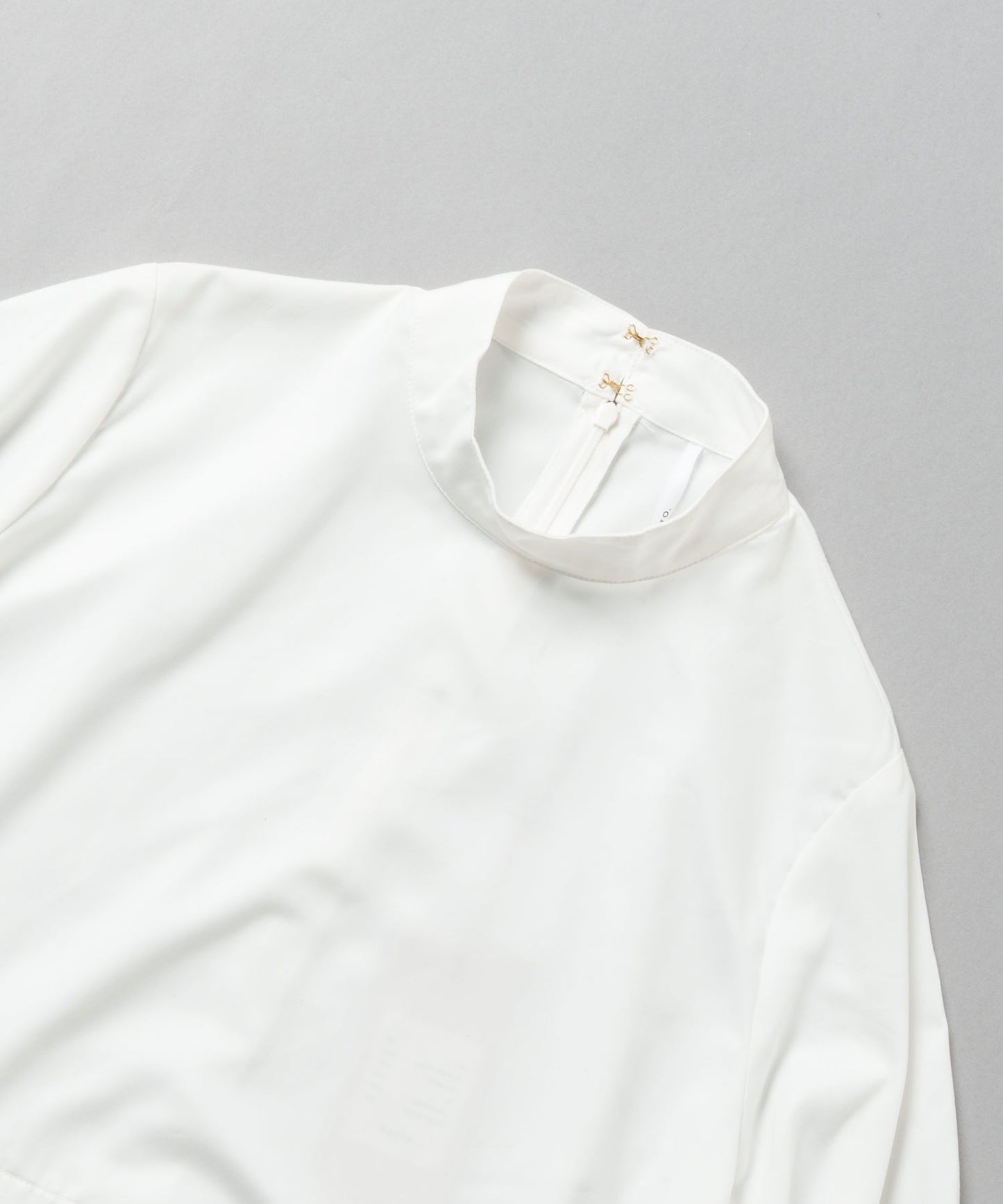 hem pleats blouse / WHT21FBL4004