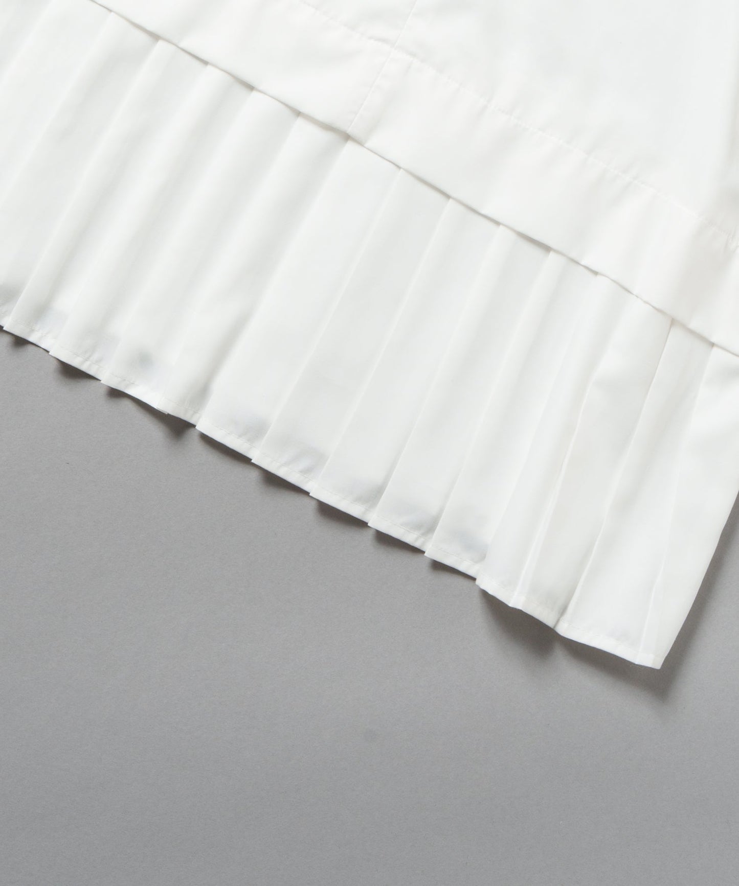 hem pleats blouse / WHT21FBL4004