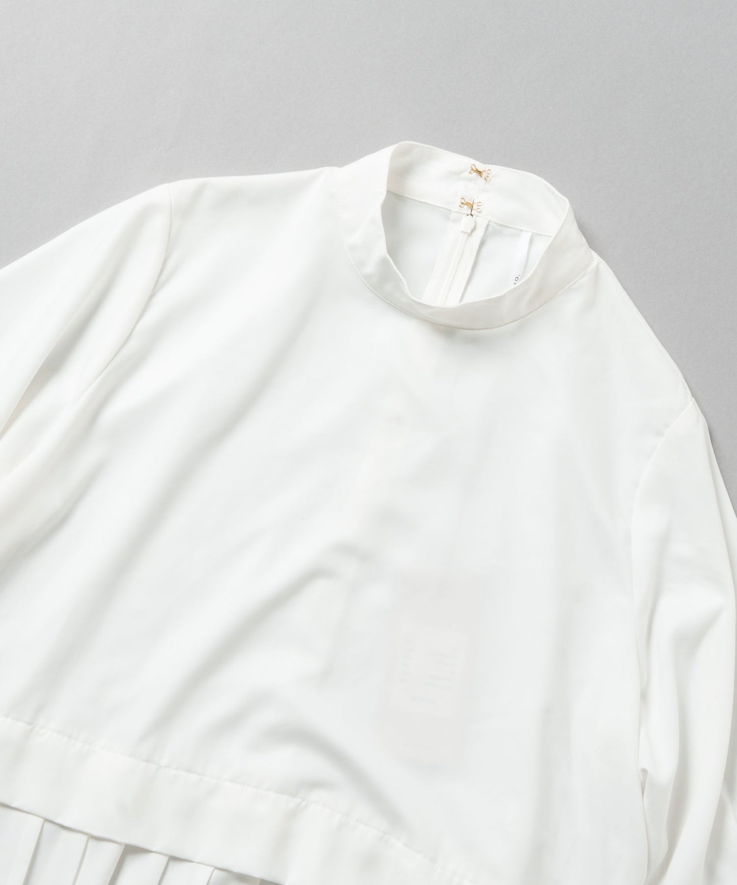 hem pleats blouse / WHT21FBL4004