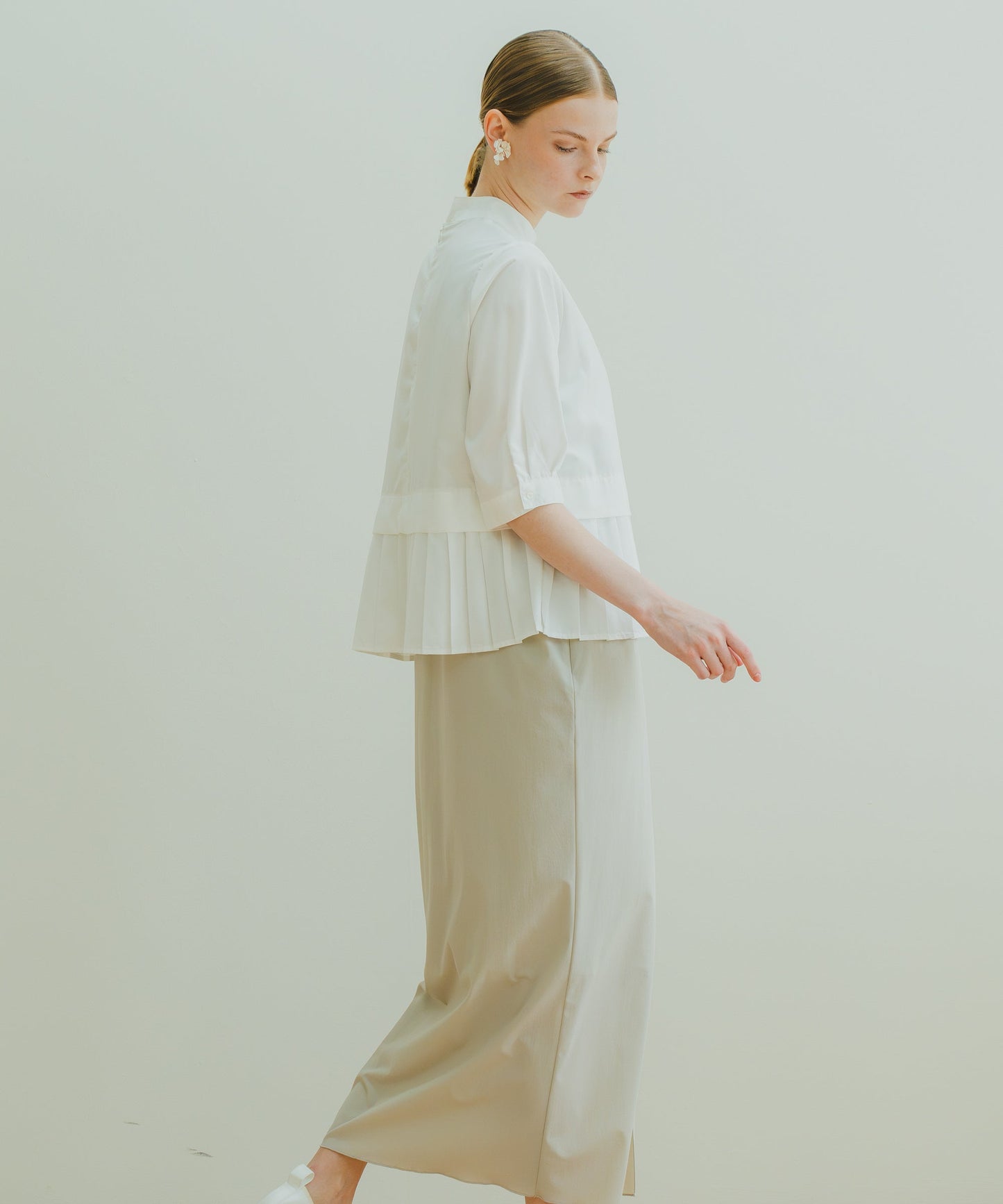 hem pleats blouse / WHT21FBL4004