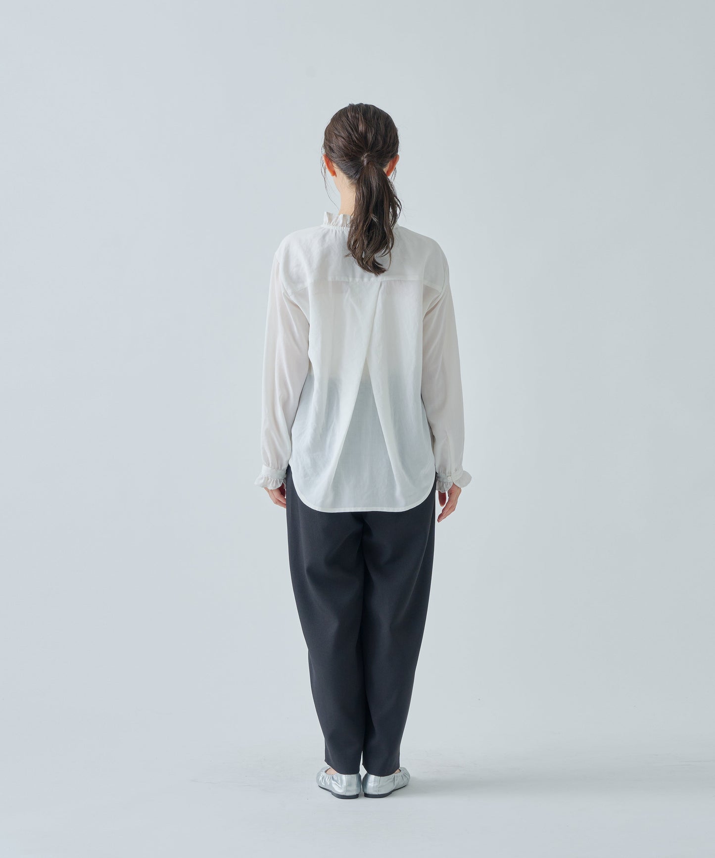 FRILL NECK BLOUSE / WHT24HBL4042