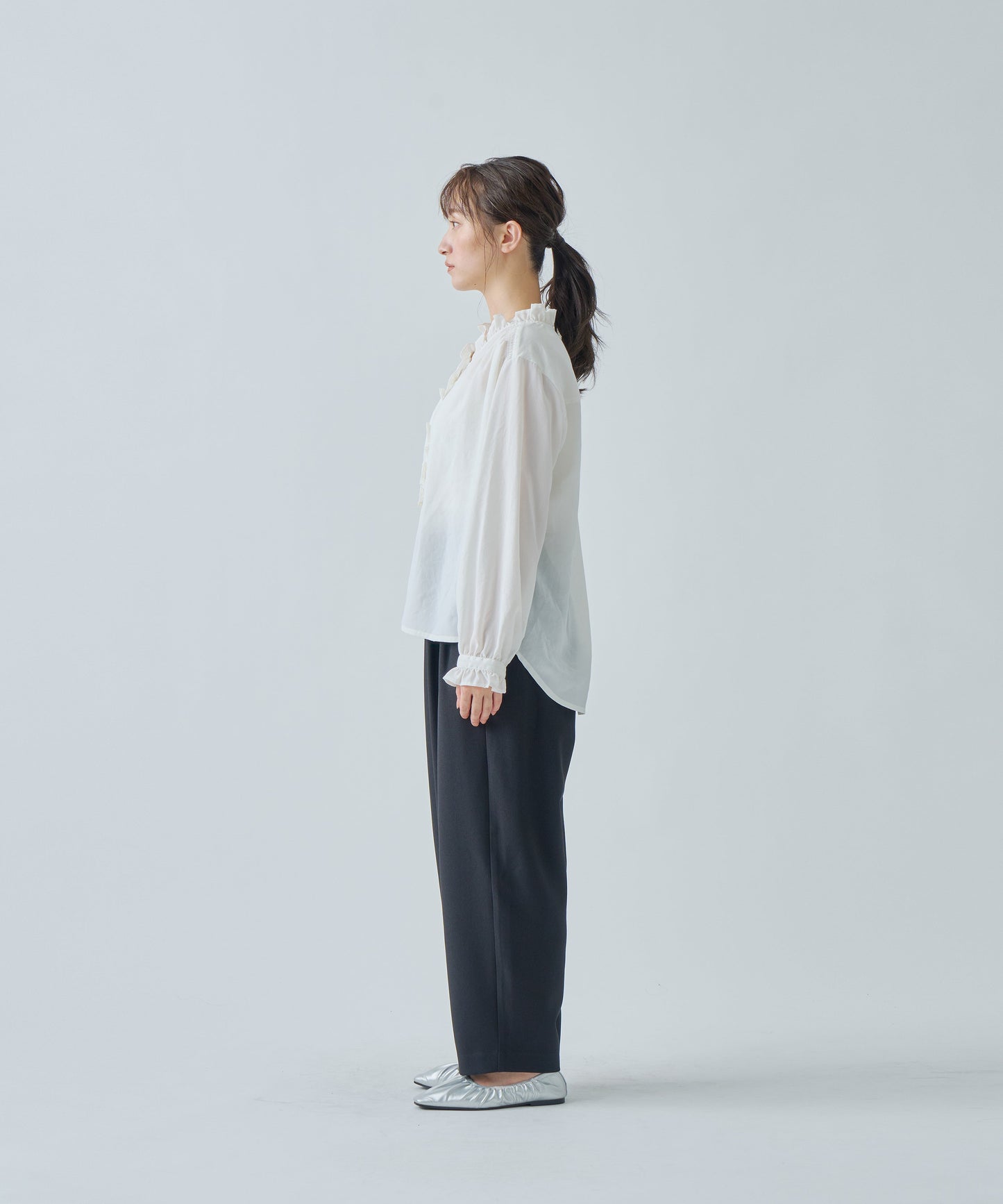 FRILL NECK BLOUSE / WHT24HBL4042