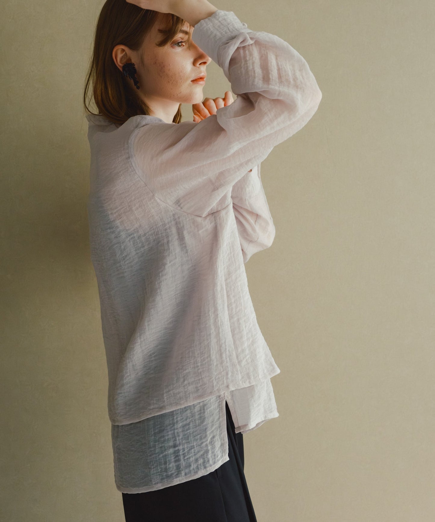 asymmetry flower earrings / WHT25HAC4007