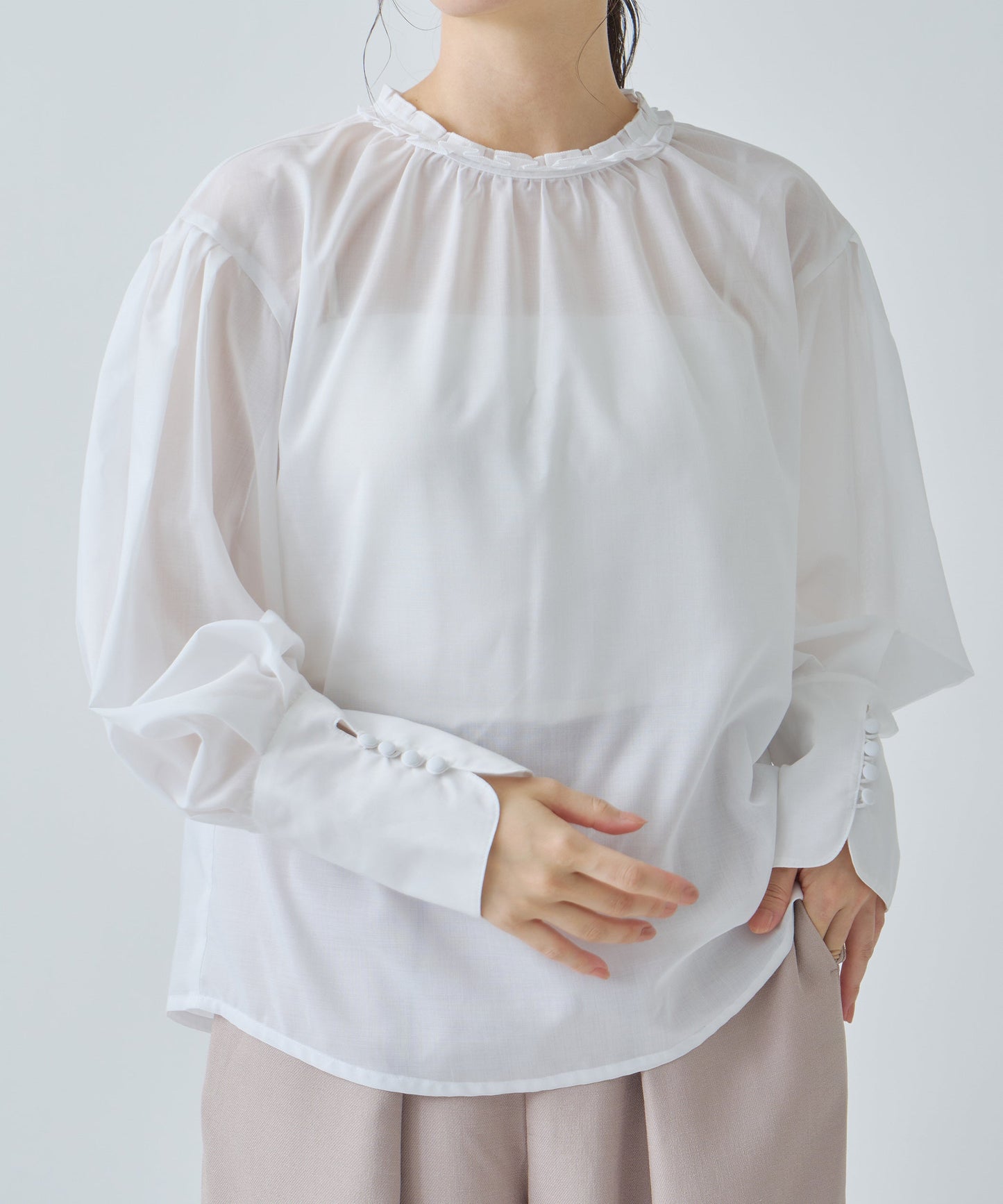 PLEATS COLLAR BLOUSE / WHT25HBL4059