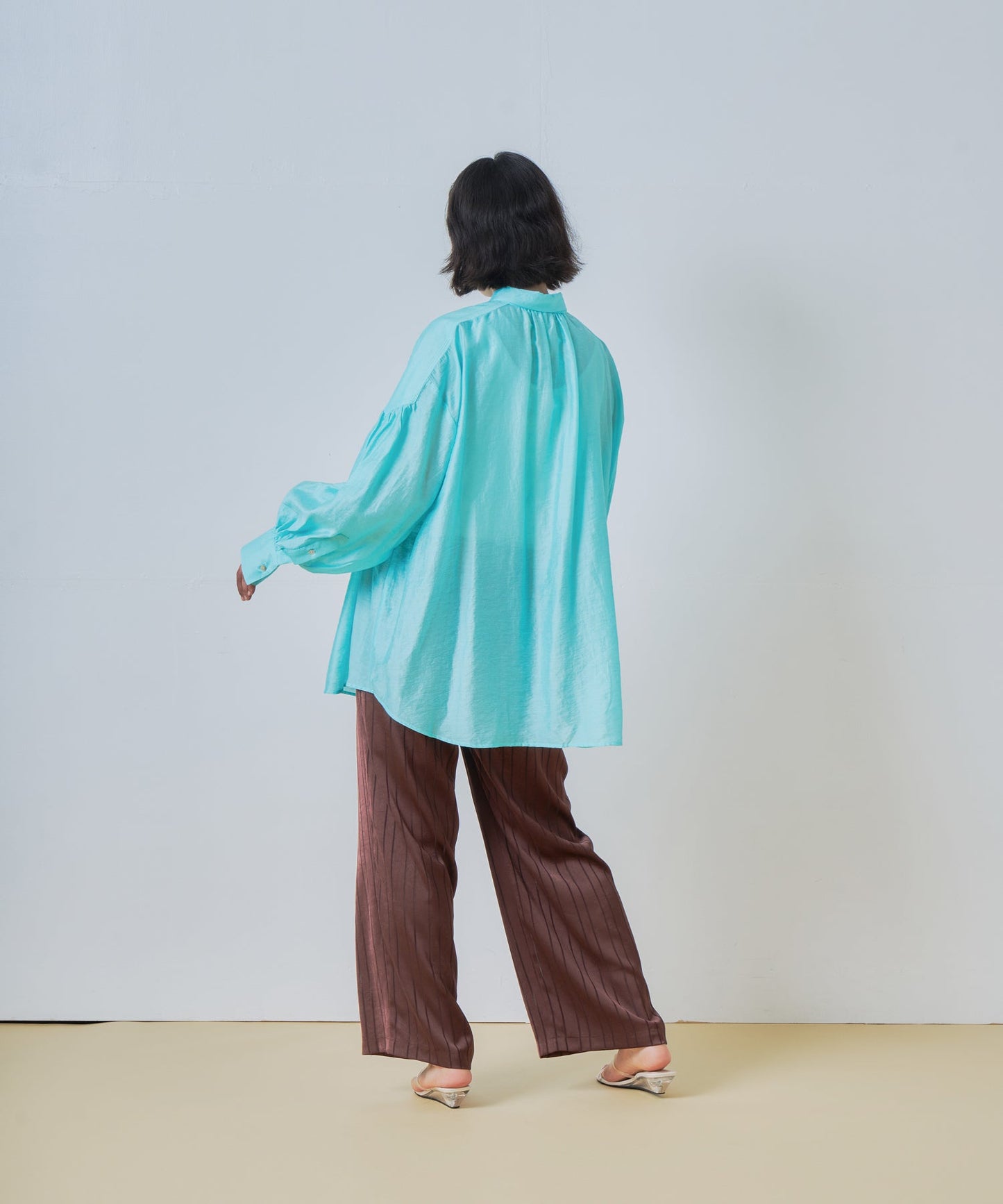 sheer volume blouse / WHT25HBL4065