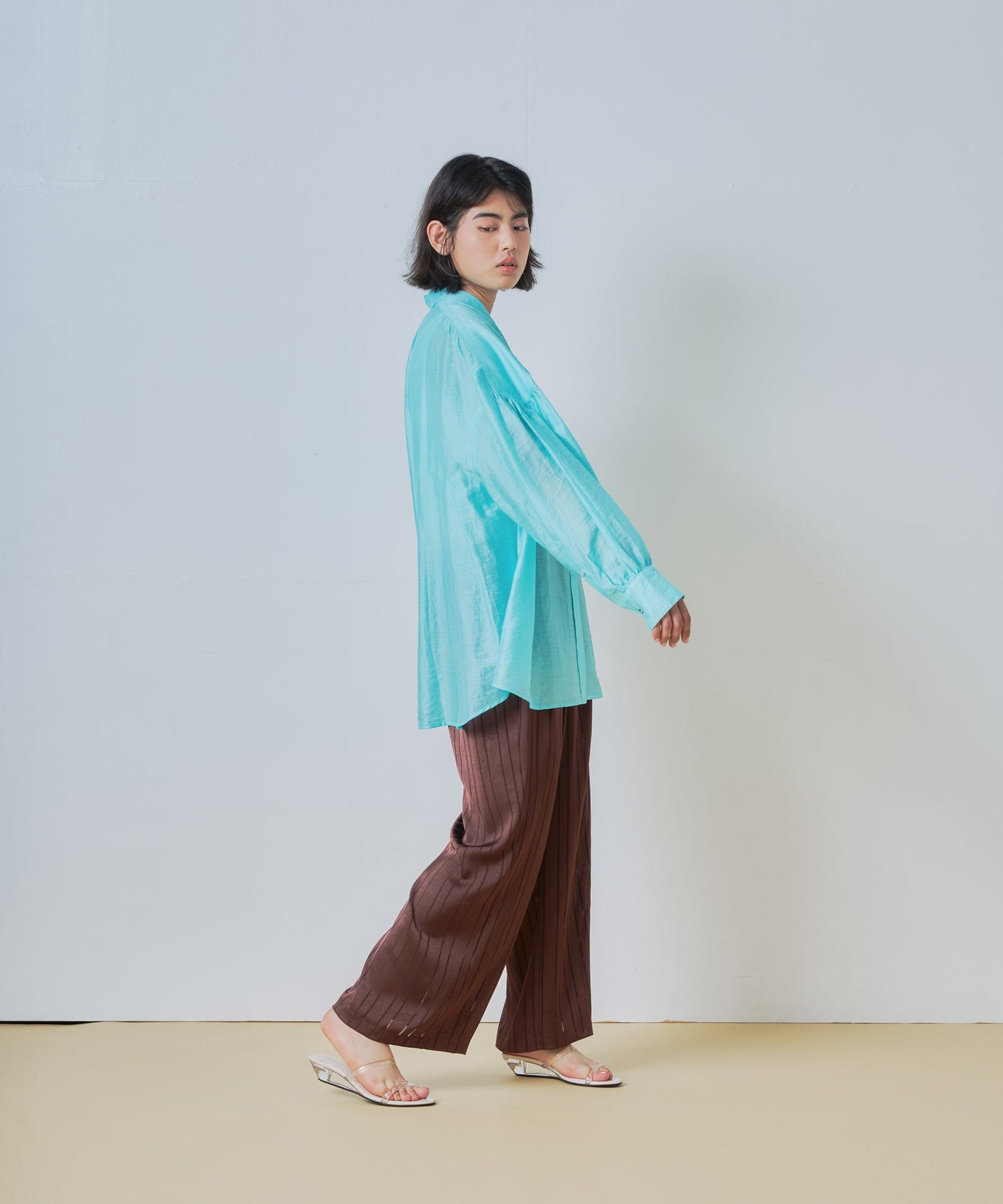 sheer volume blouse / WHT25HBL4065