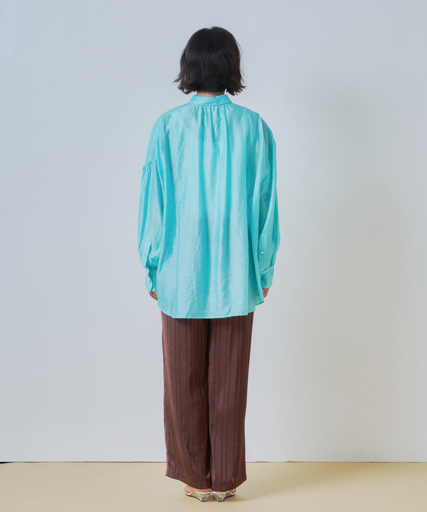 sheer volume blouse / WHT25HBL4065