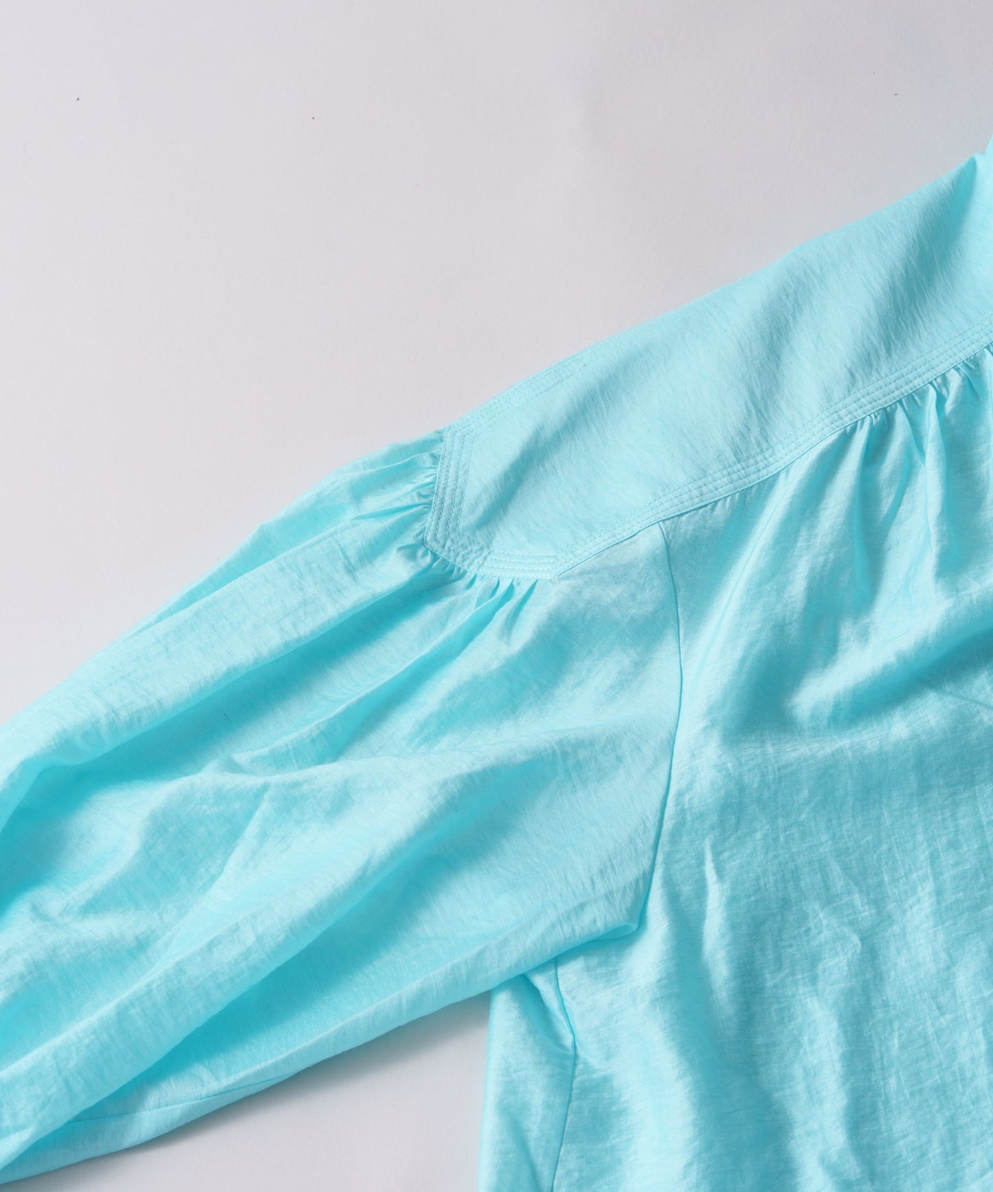 sheer volume blouse / WHT25HBL4065