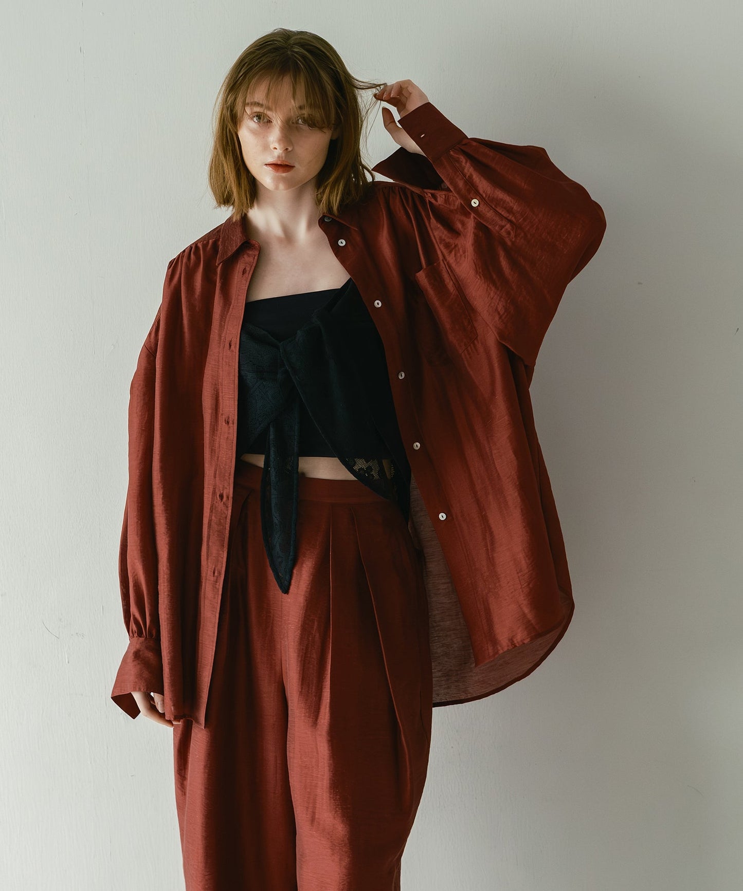 sheer volume blouse / WHT25HBL4065