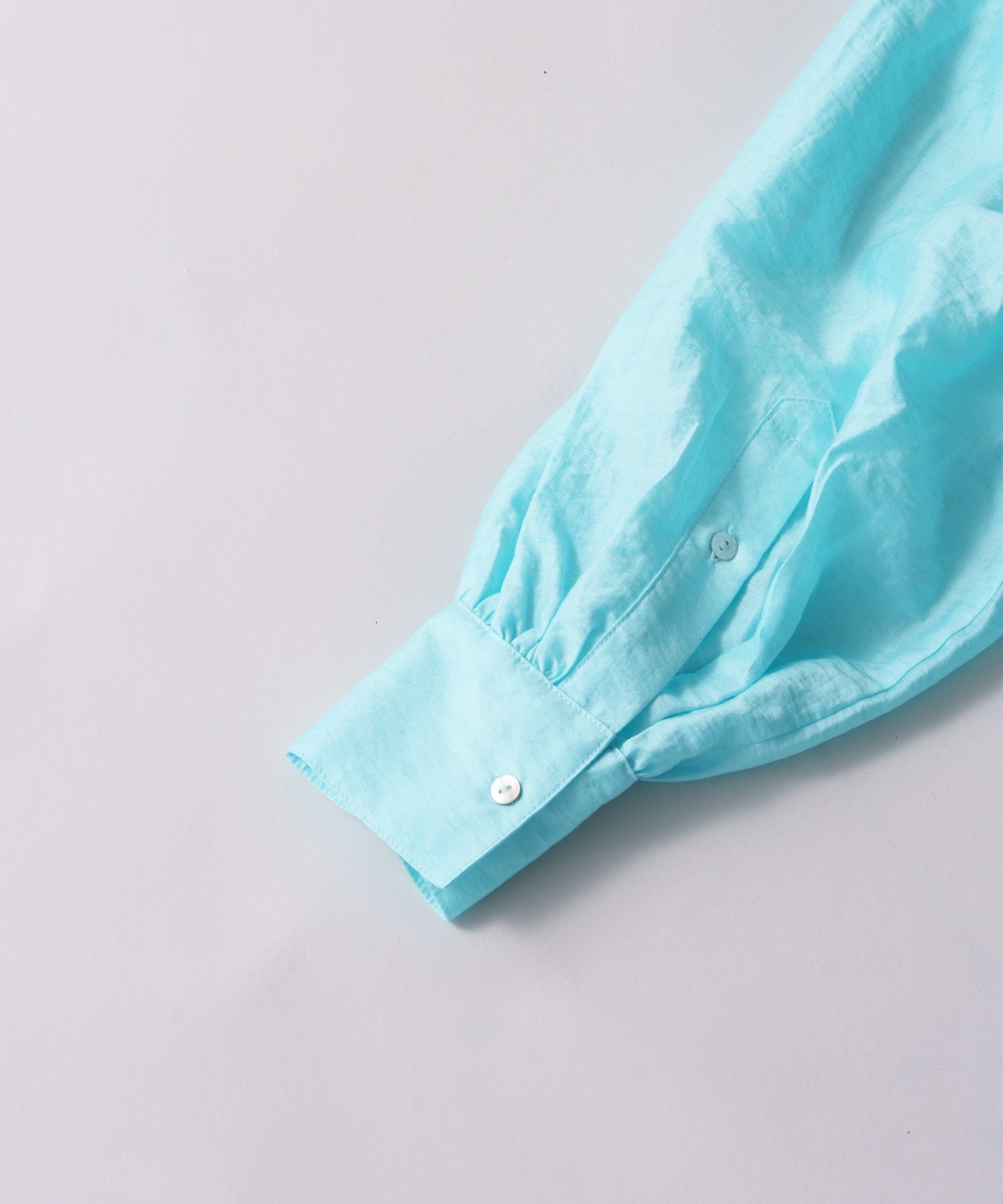 sheer volume blouse / WHT25HBL4065