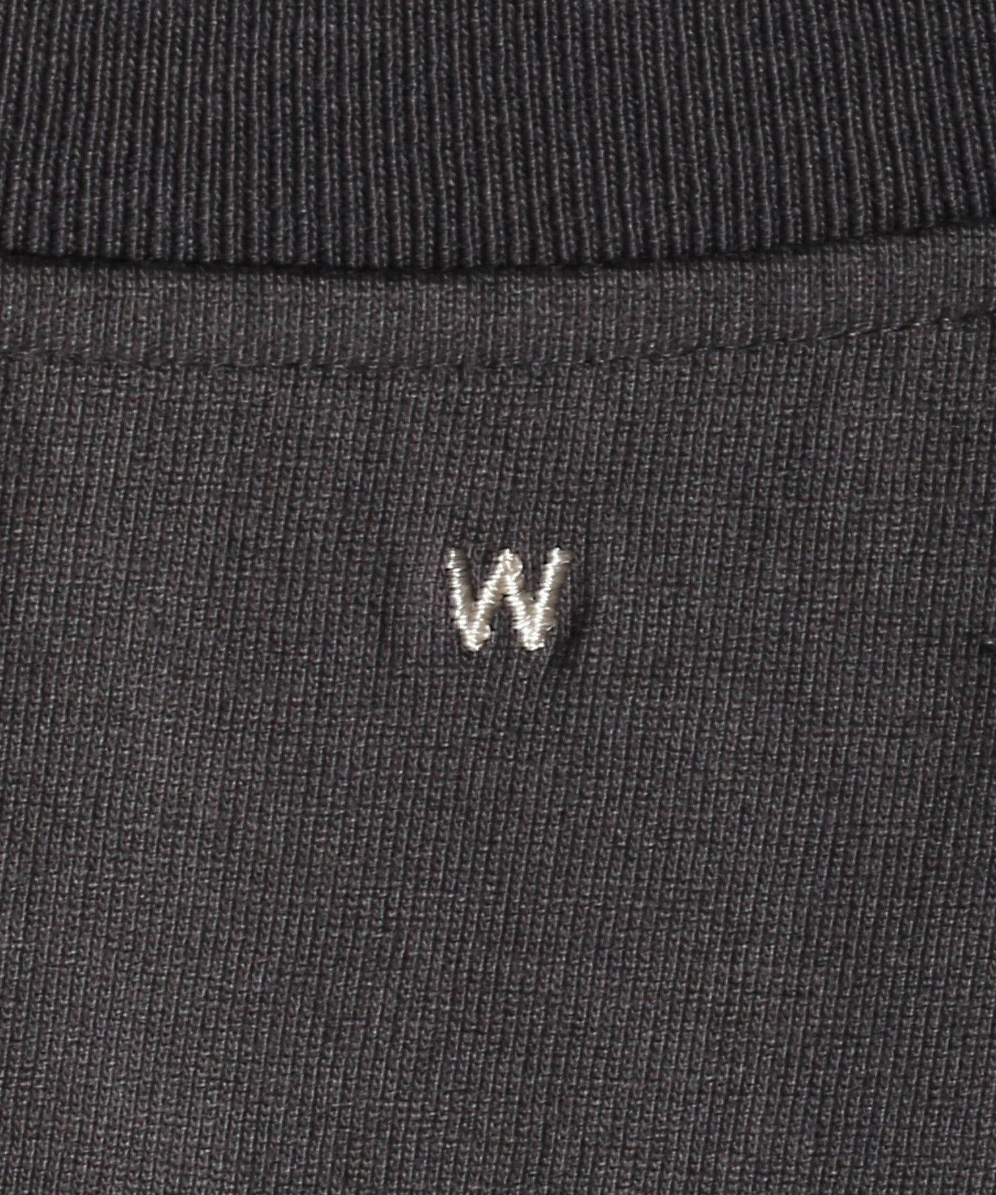 round switch tee / WHT25HBL4073