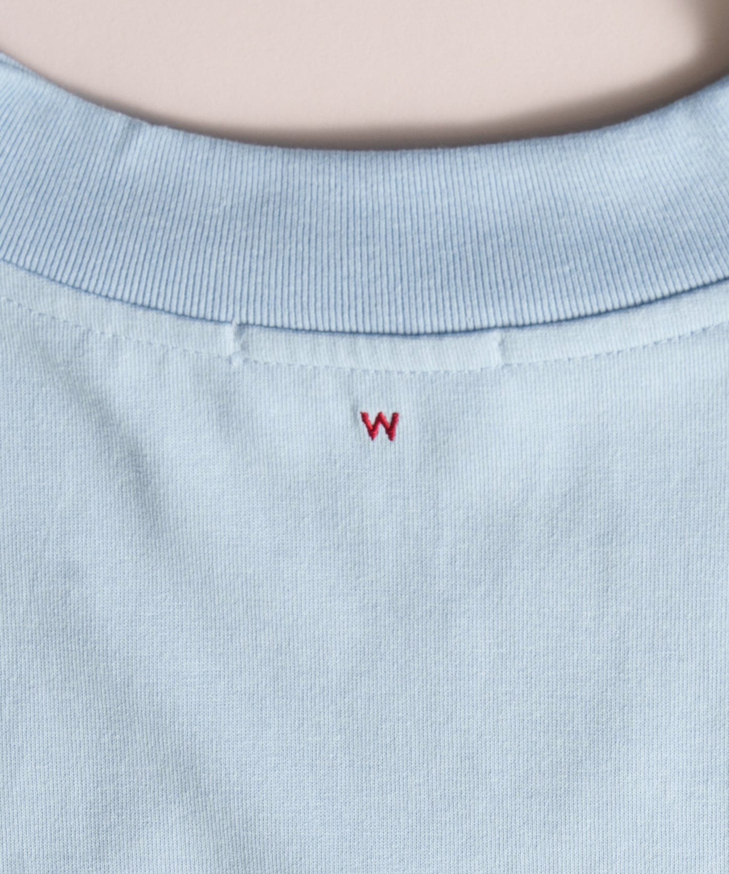 round switch tee / WHT25HBL4073