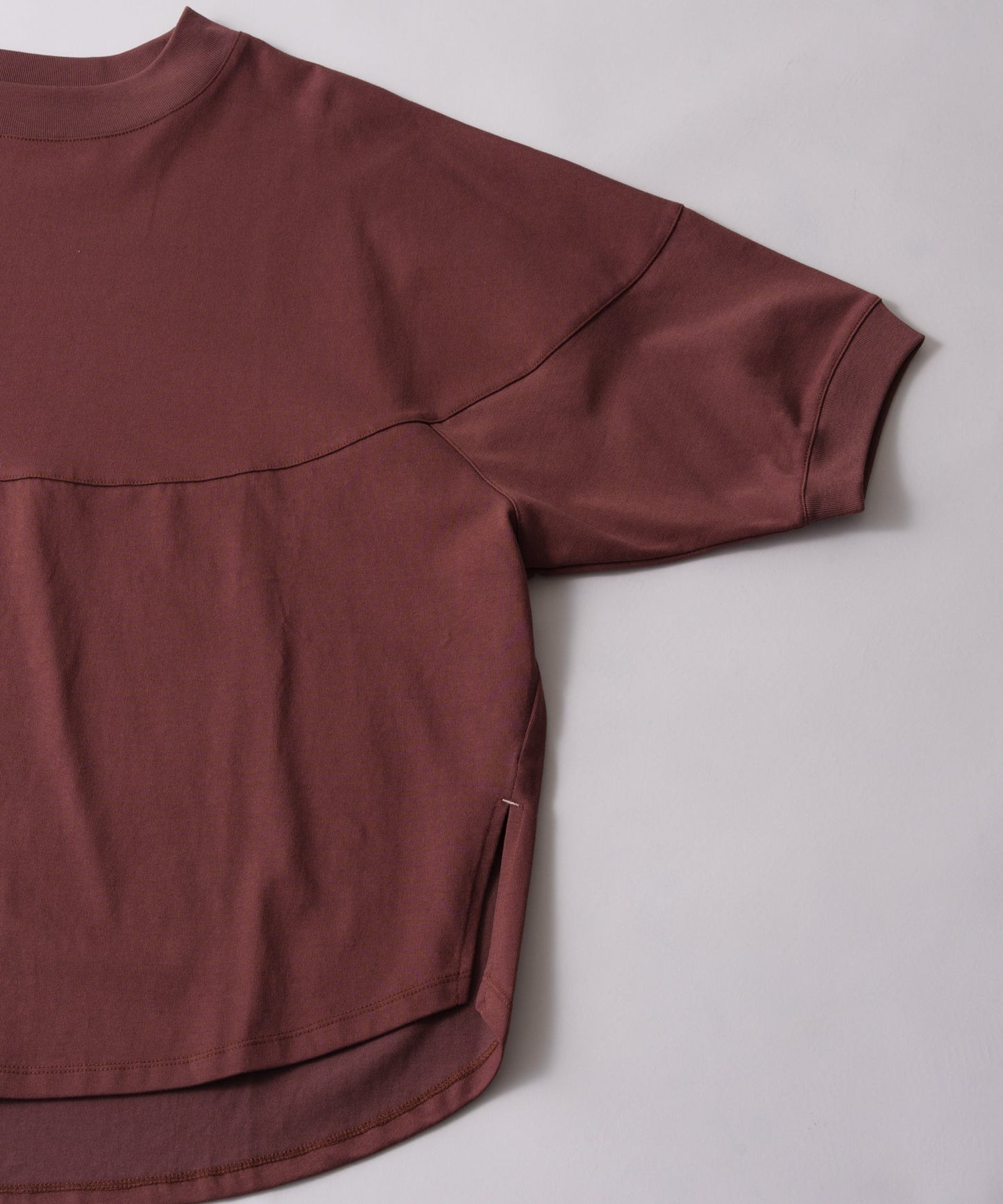 round switch tee / WHT25HBL4073