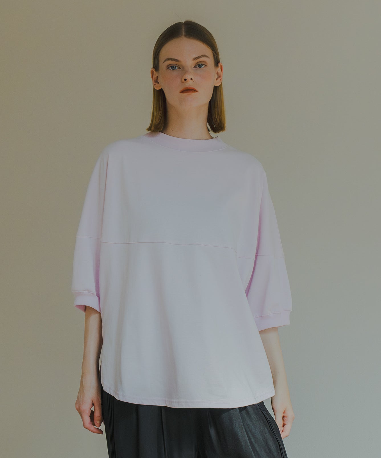 round switch tee / WHT25HBL4073