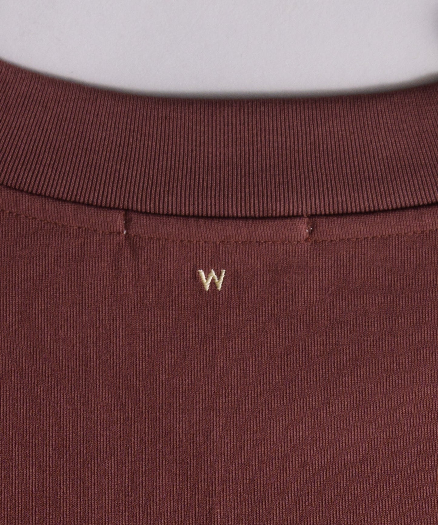 round switch tee / WHT25HBL4073