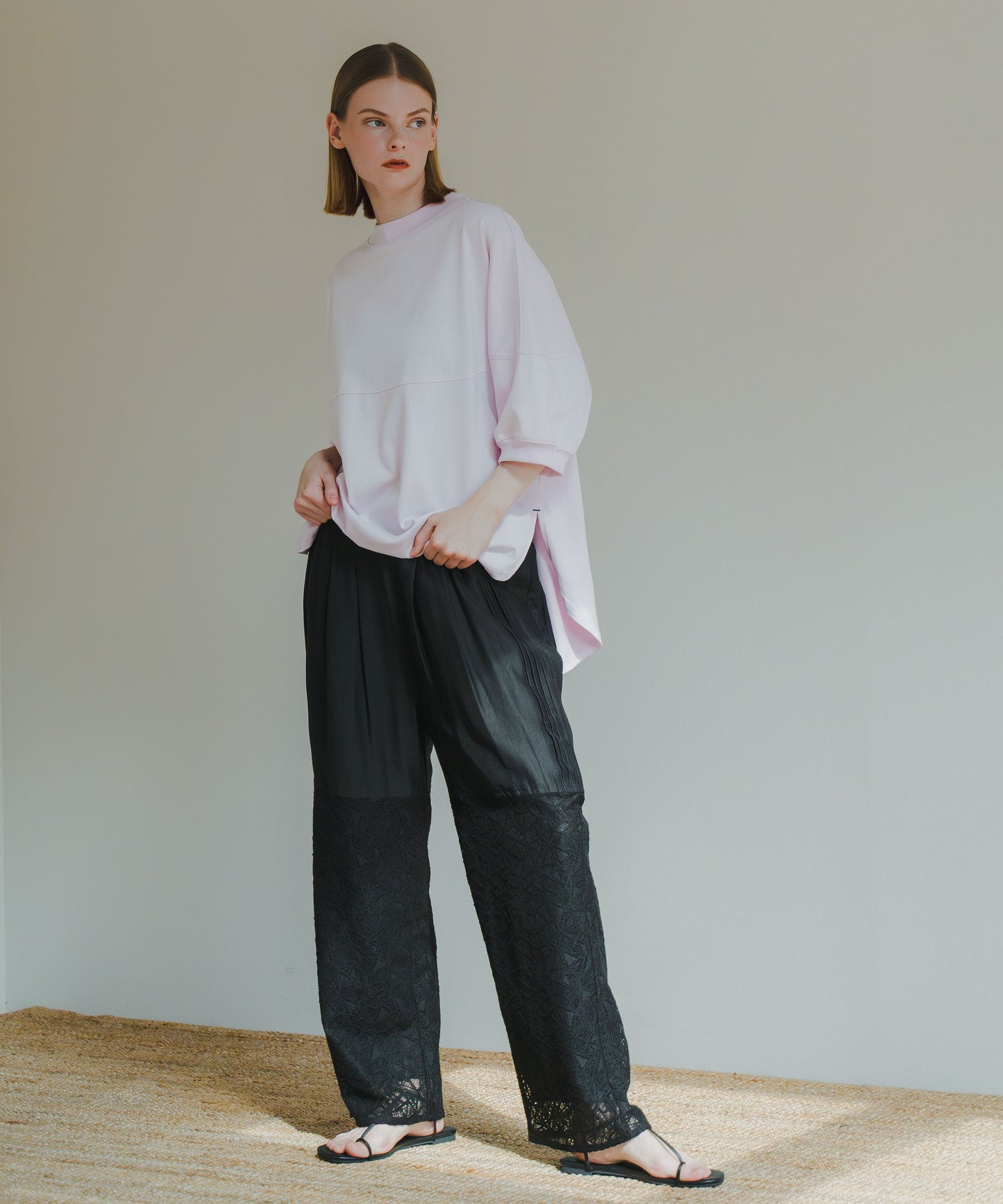 round switch tee / WHT25HBL4073