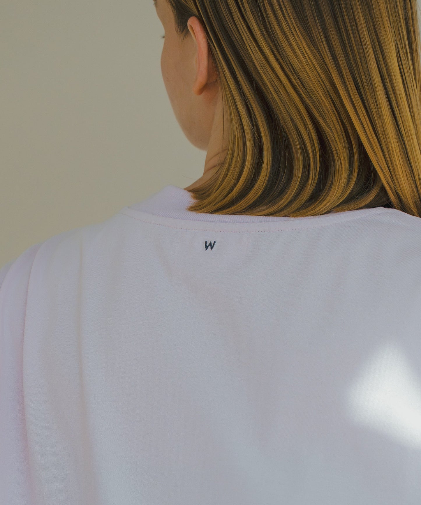 round switch tee / WHT25HBL4073