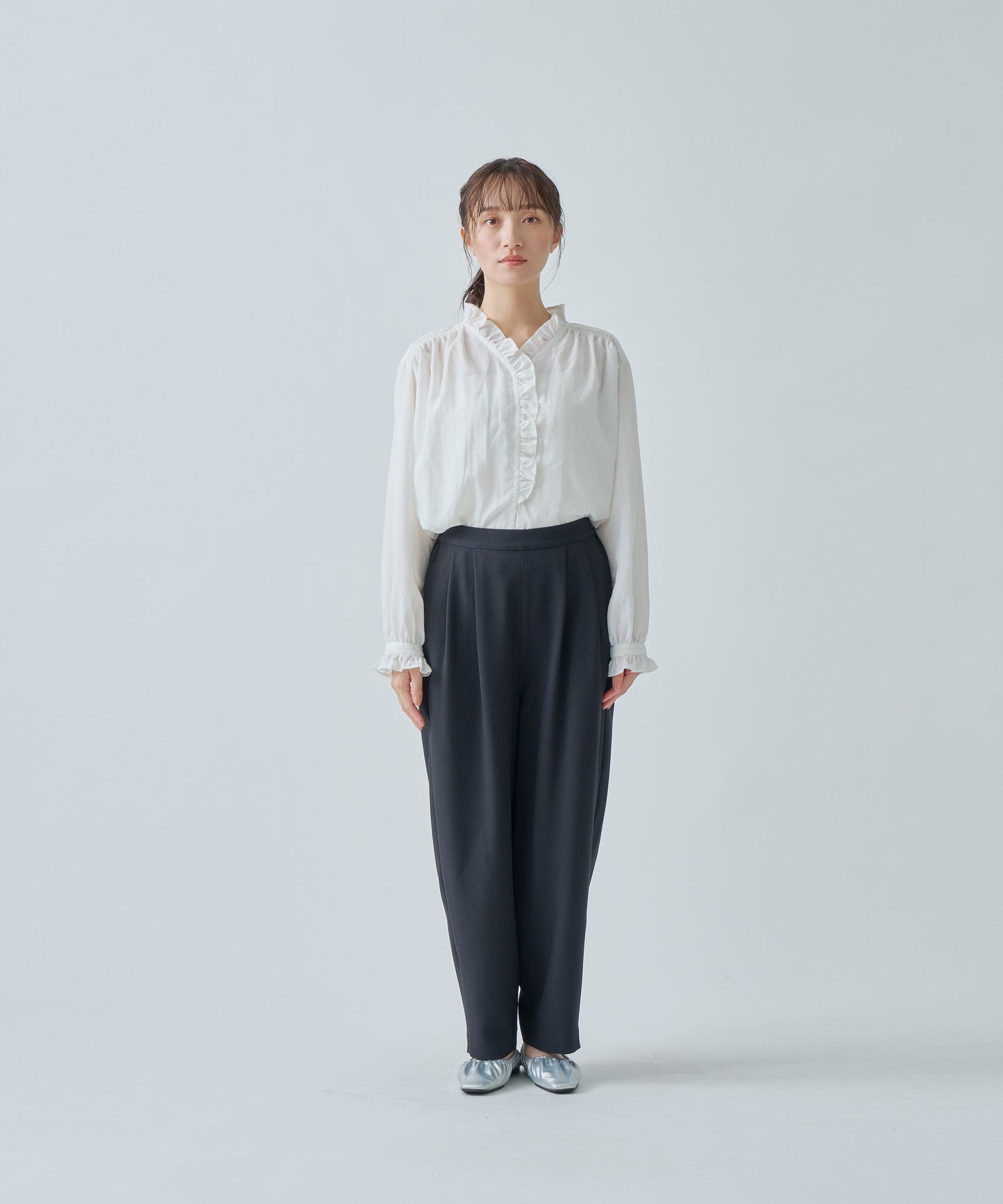 ROUND TAPERED PANTS / WHT25HPT4047