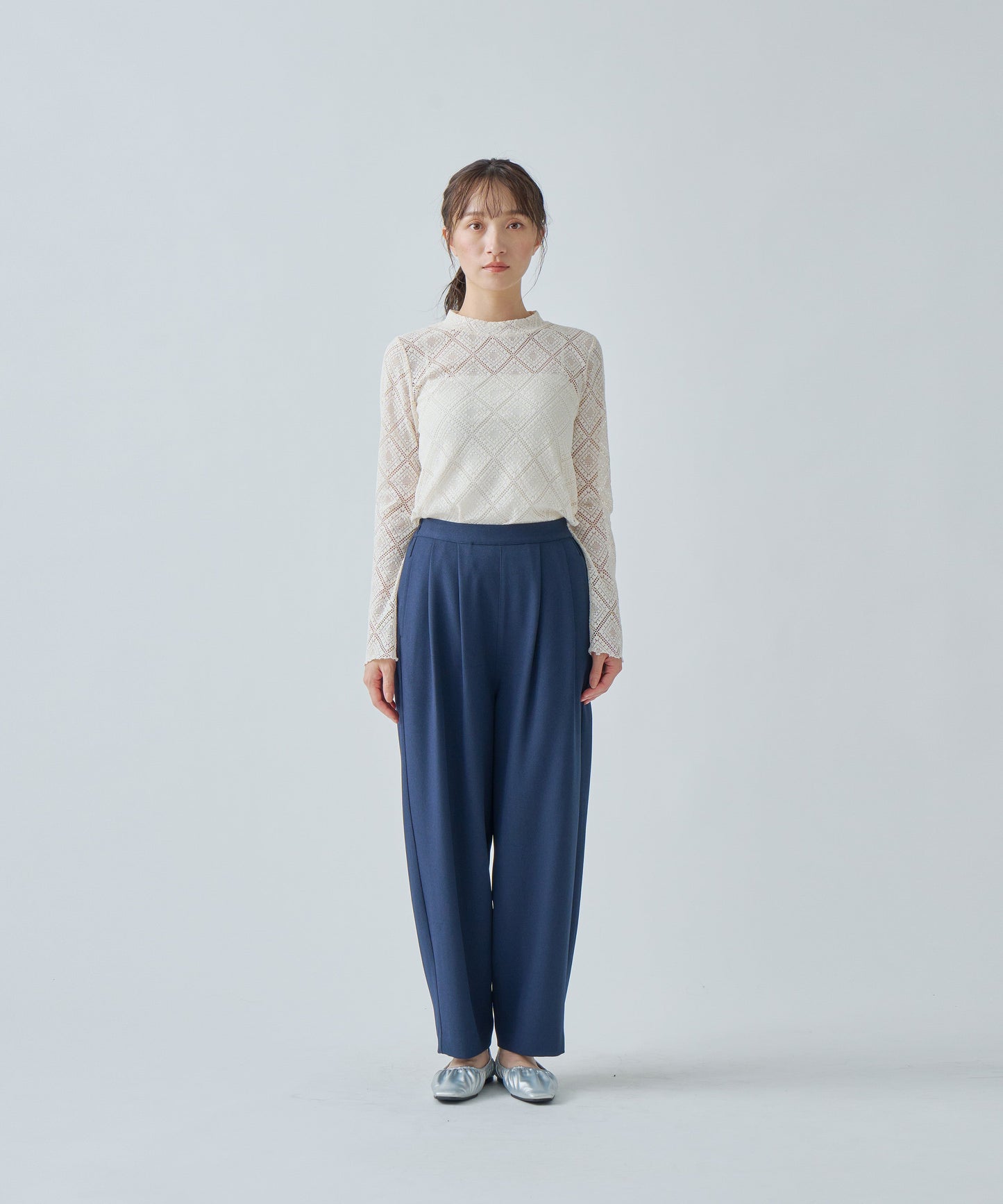 ROUND TAPERED PANTS / WHT25HPT4047