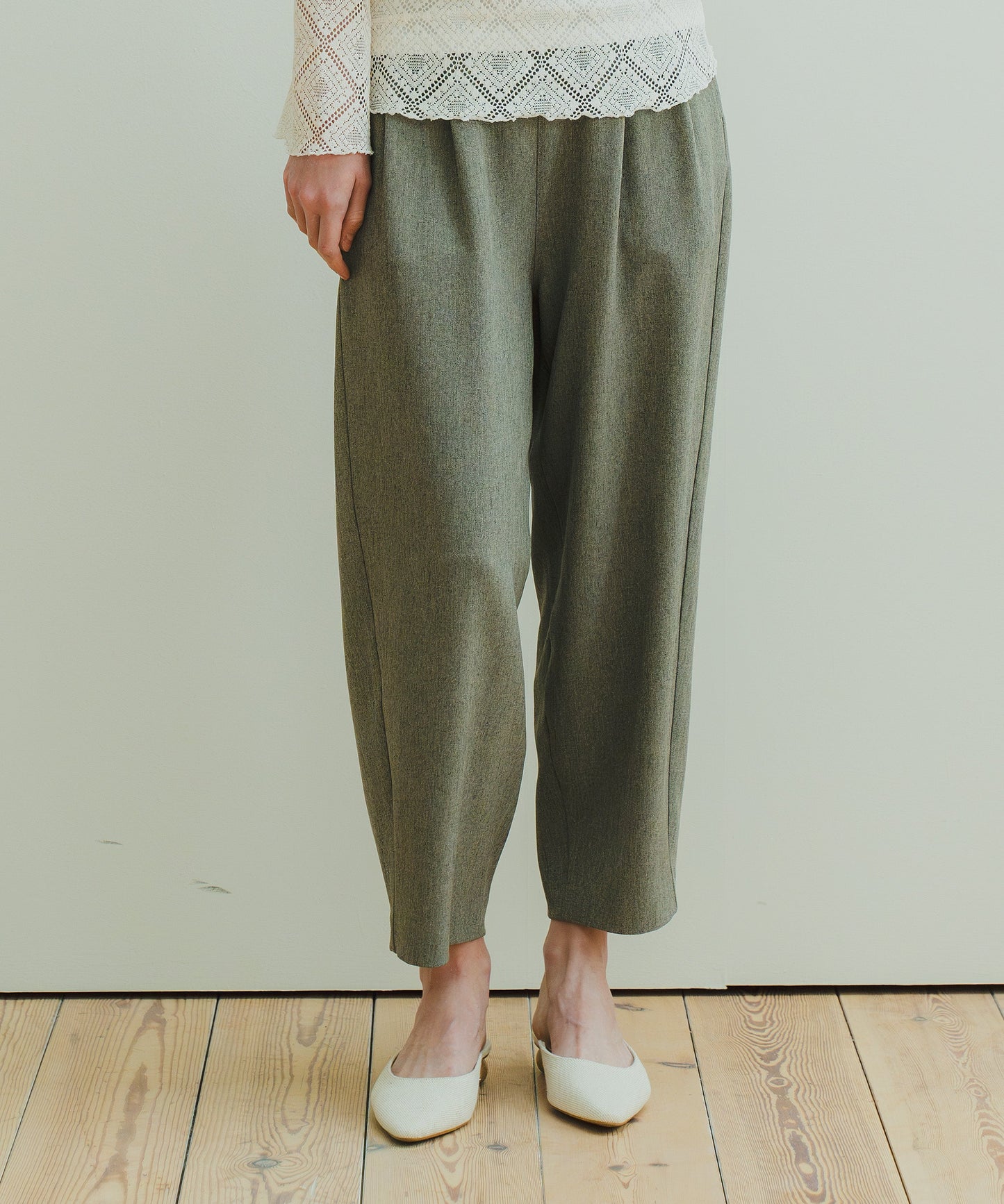 ROUND TAPERED PANTS / WHT25HPT4047