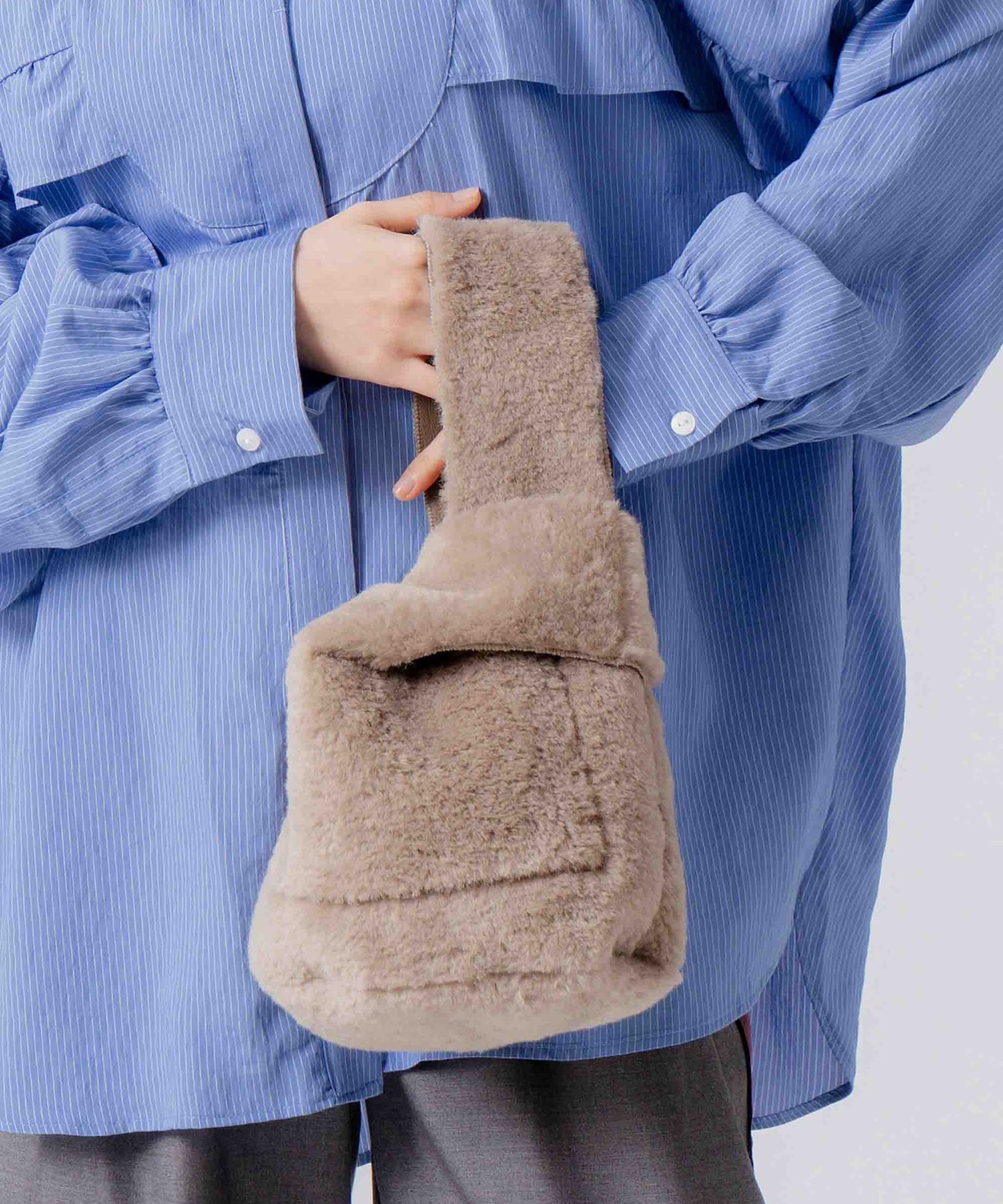 reversible boa bag / WHT26FAC4018