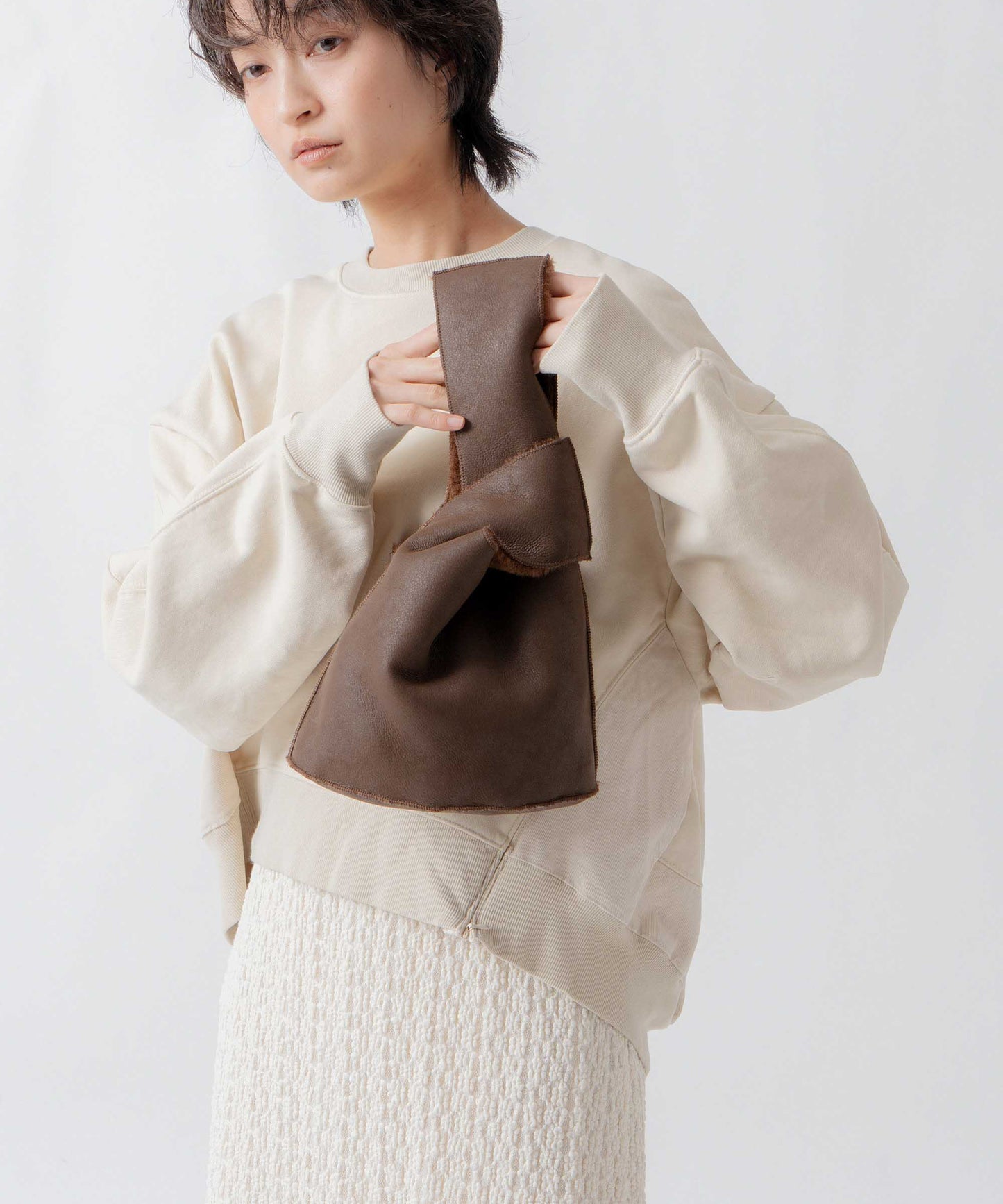 reversible boa bag / WHT26FAC4018