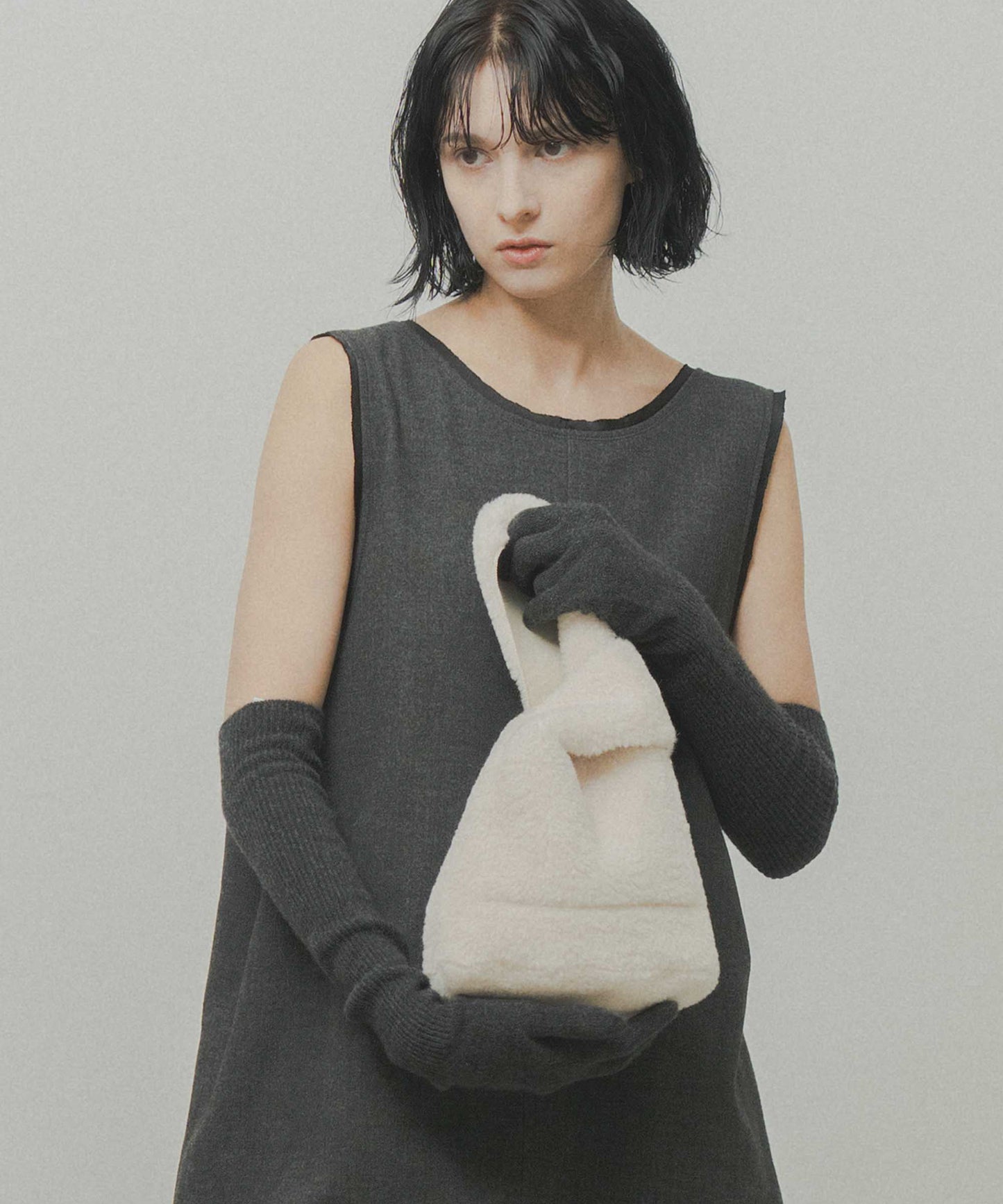 reversible boa bag / WHT26FAC4018