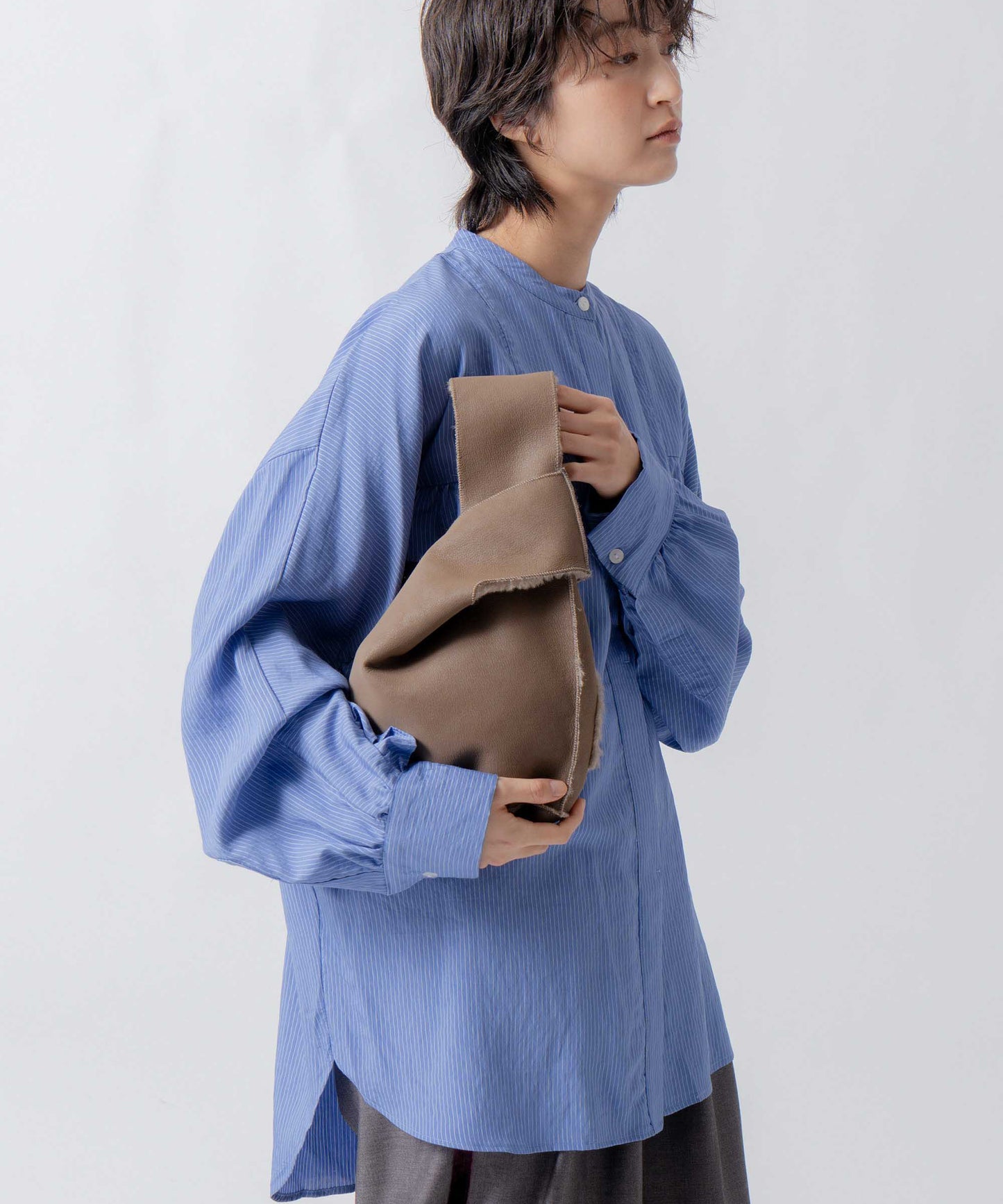 reversible boa bag / WHT26FAC4018