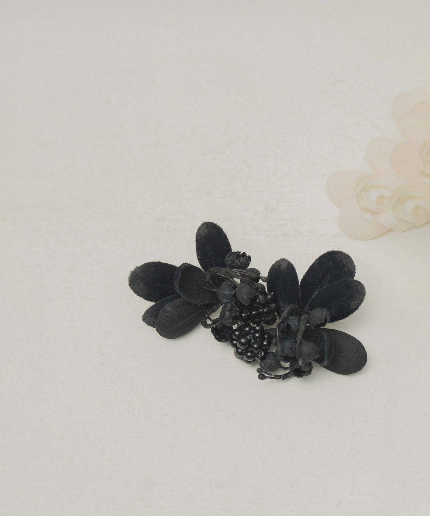 beads flower earrings / WHT26FAC4020