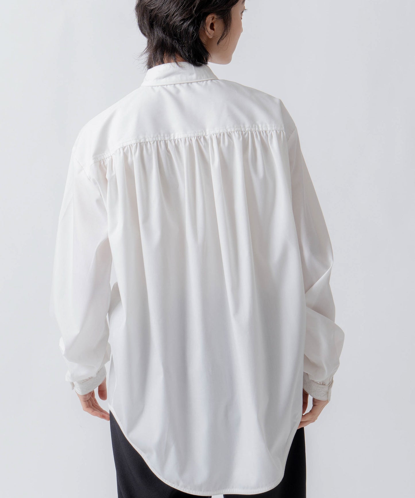 standcollar embroidery blouse / WHT26FBL4098