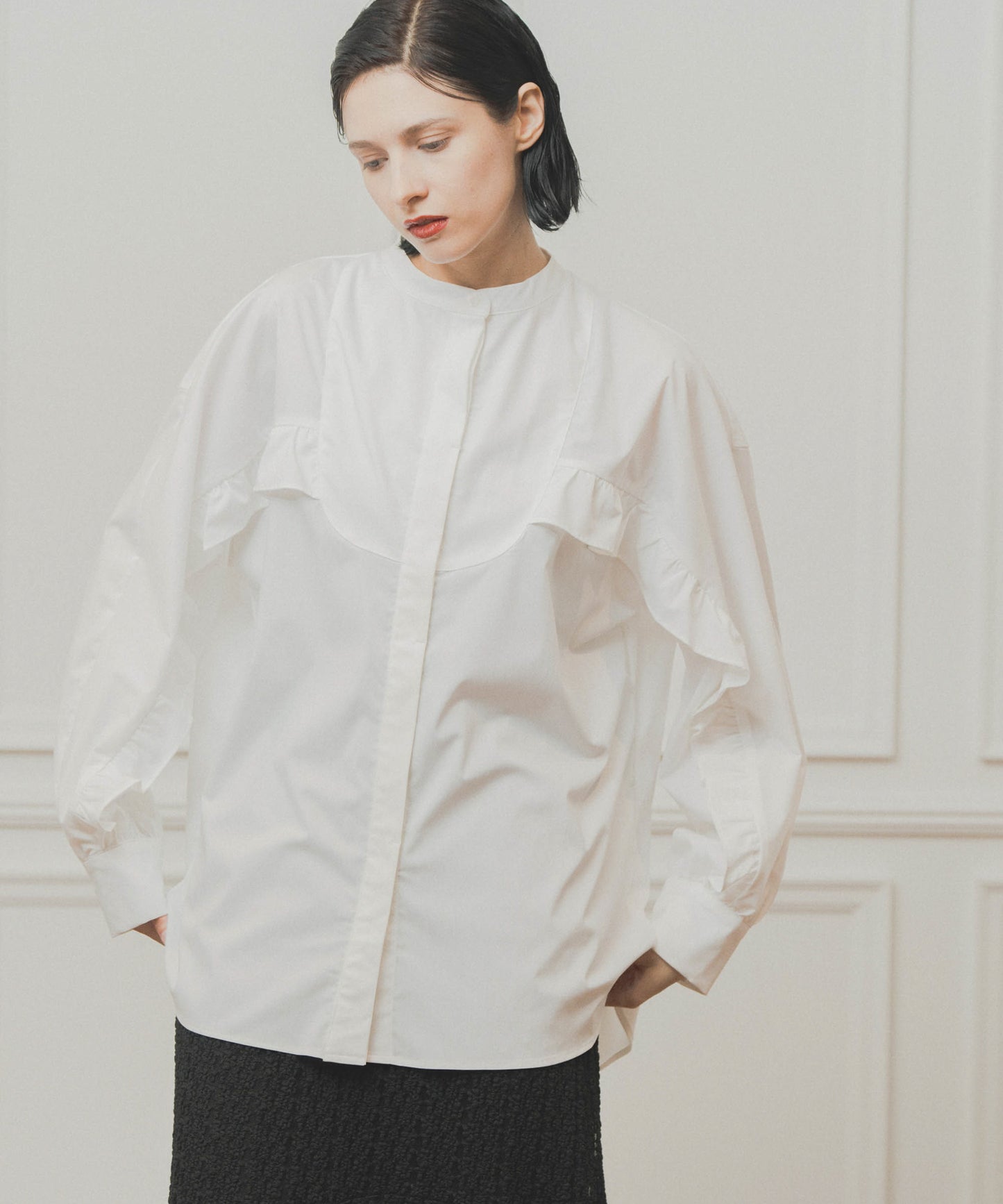 curve frill blouse / WHT26FBL4100