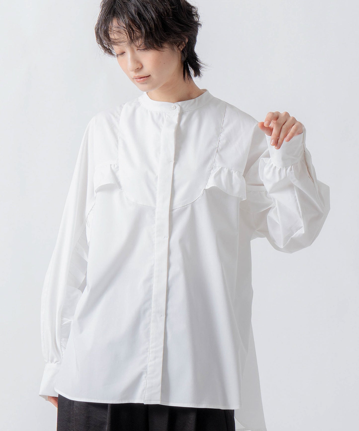 curve frill blouse / WHT26FBL4100