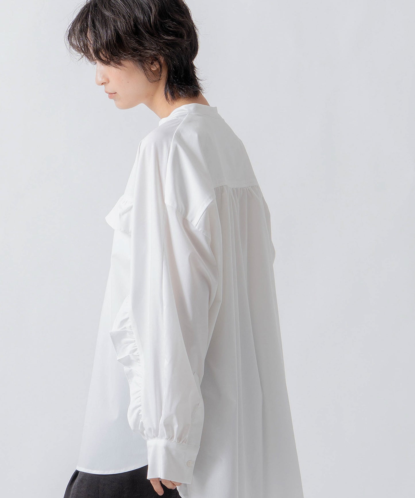 curve frill blouse / WHT26FBL4100