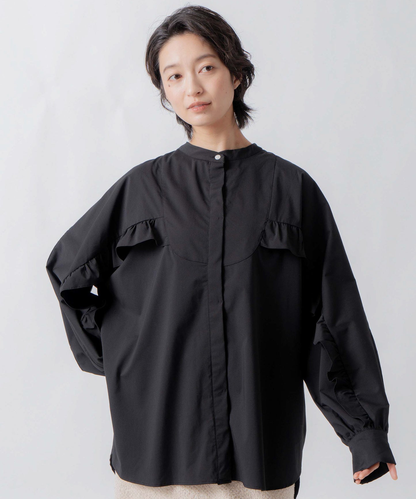 curve frill blouse / WHT26FBL4100