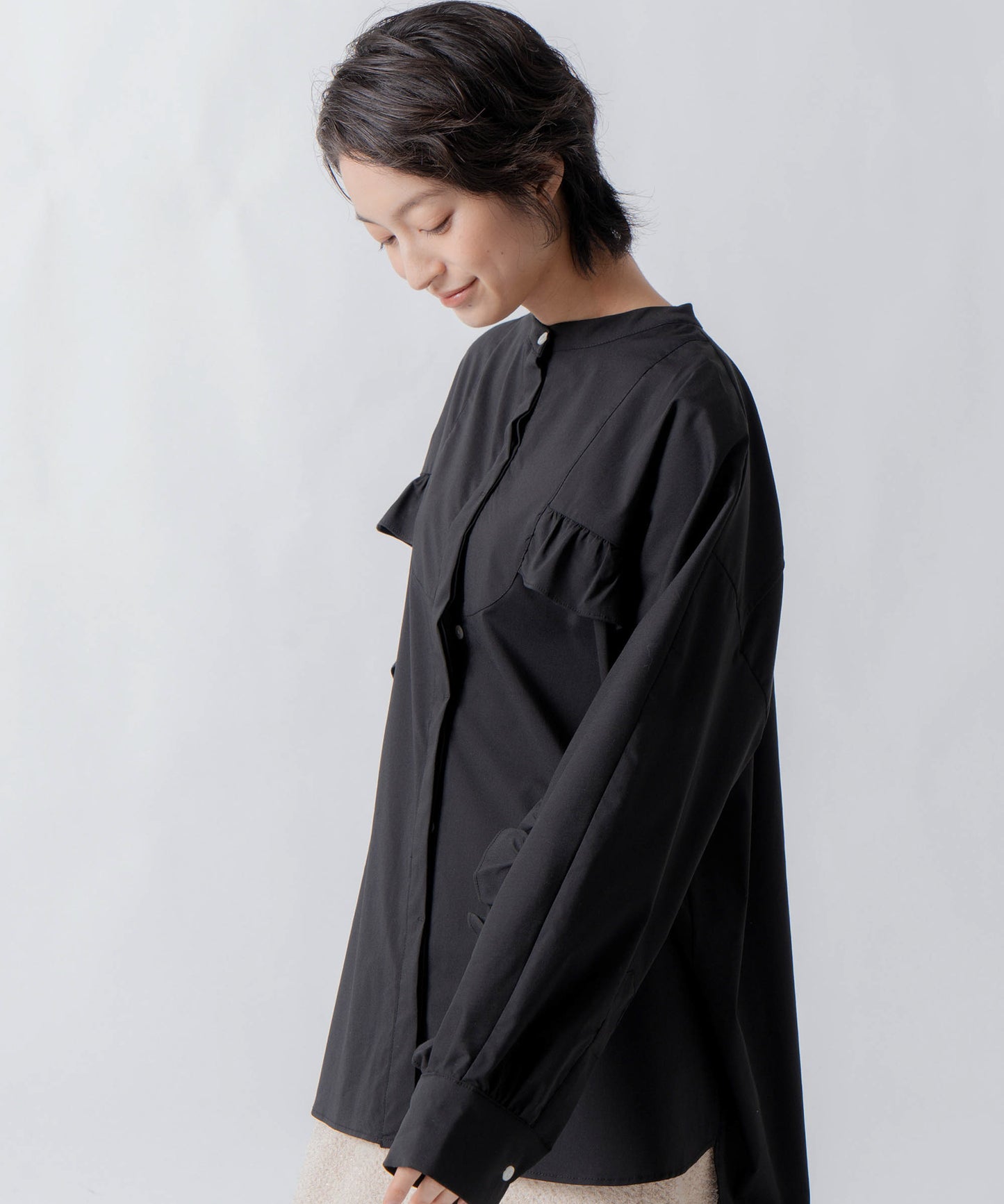 curve frill blouse / WHT26FBL4100