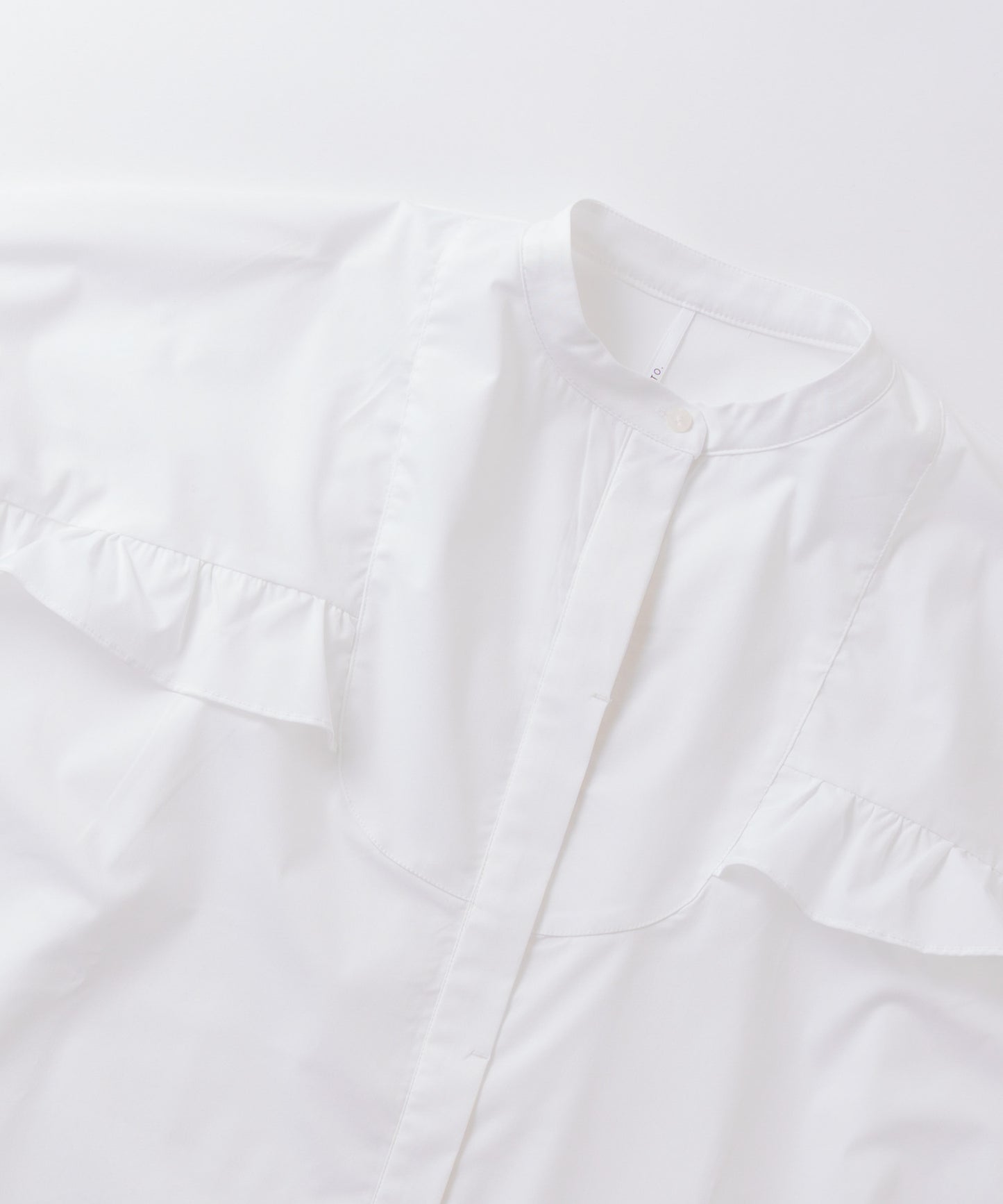 curve frill blouse / WHT26FBL4100