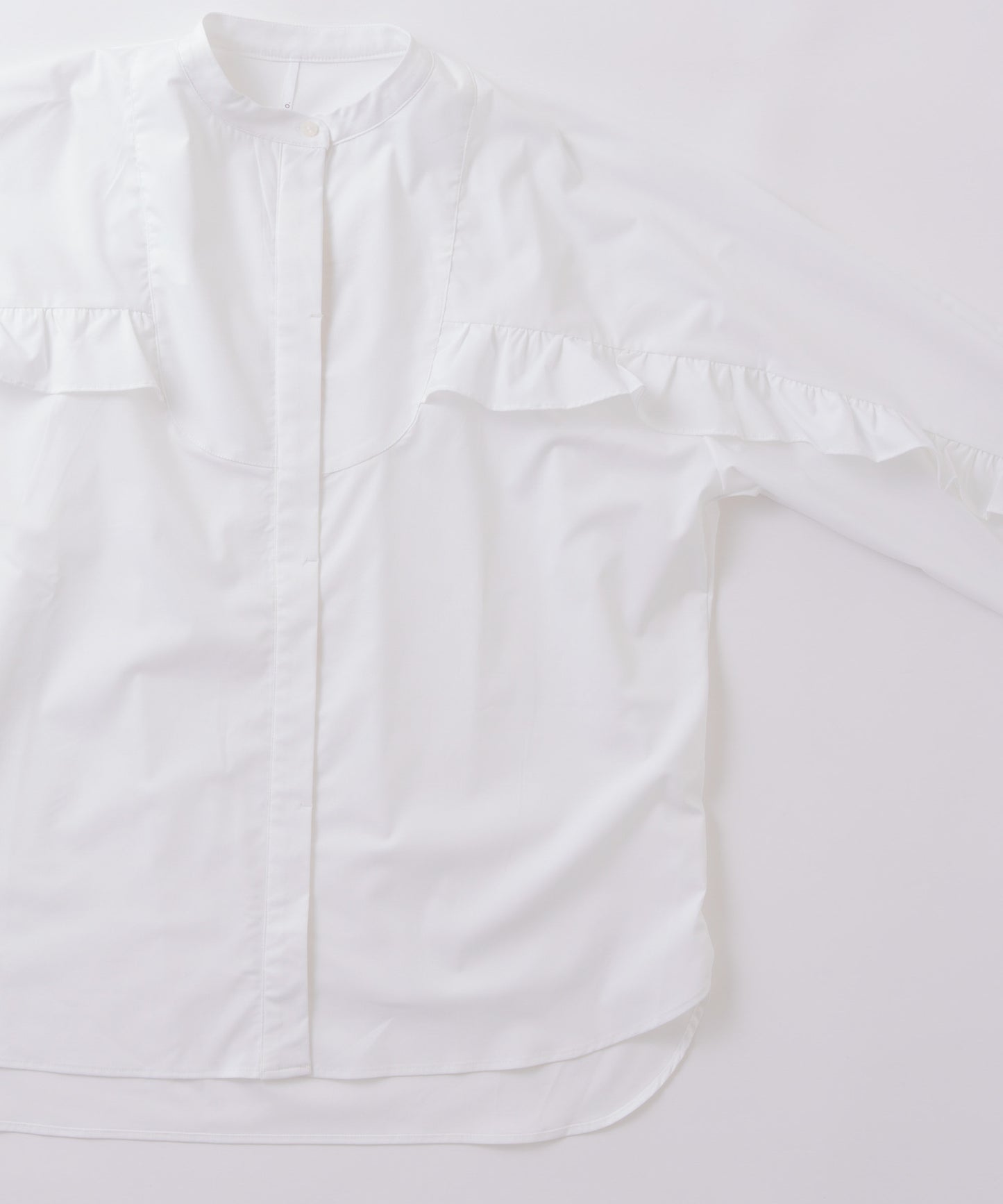 curve frill blouse / WHT26FBL4100