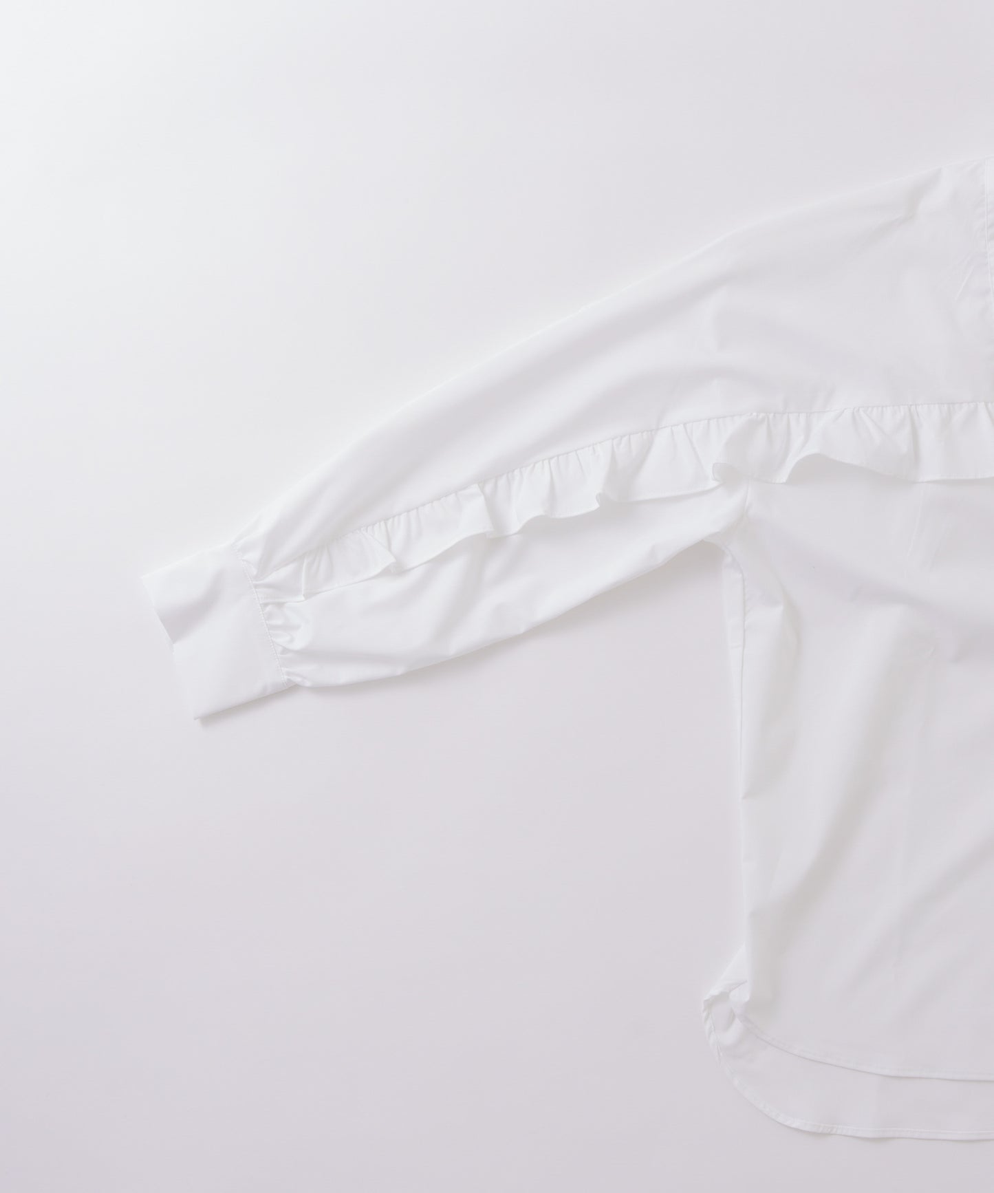 curve frill blouse / WHT26FBL4100