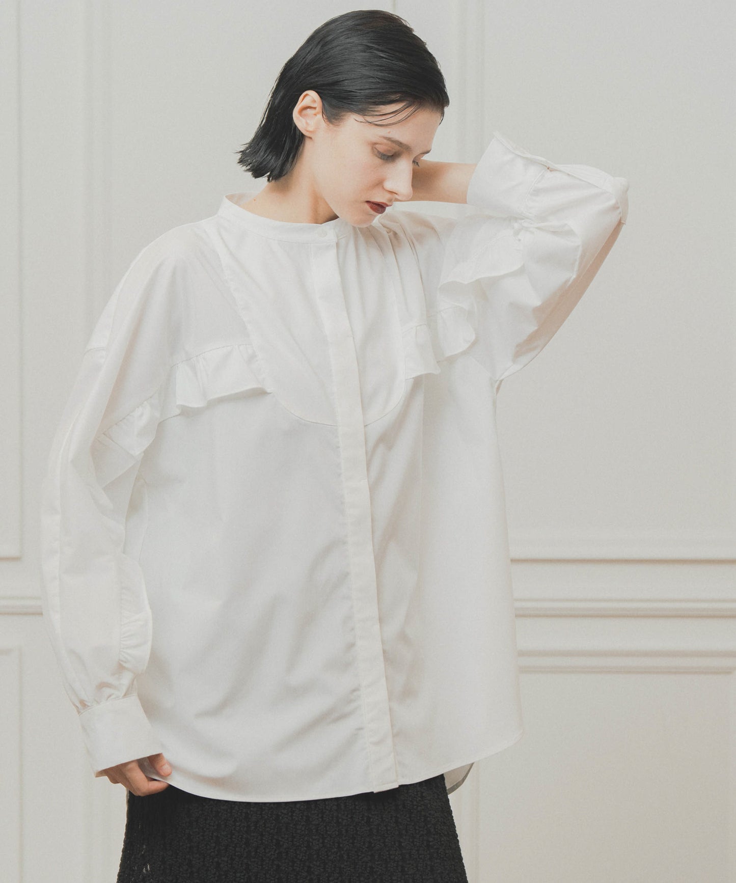 curve frill blouse / WHT26FBL4100