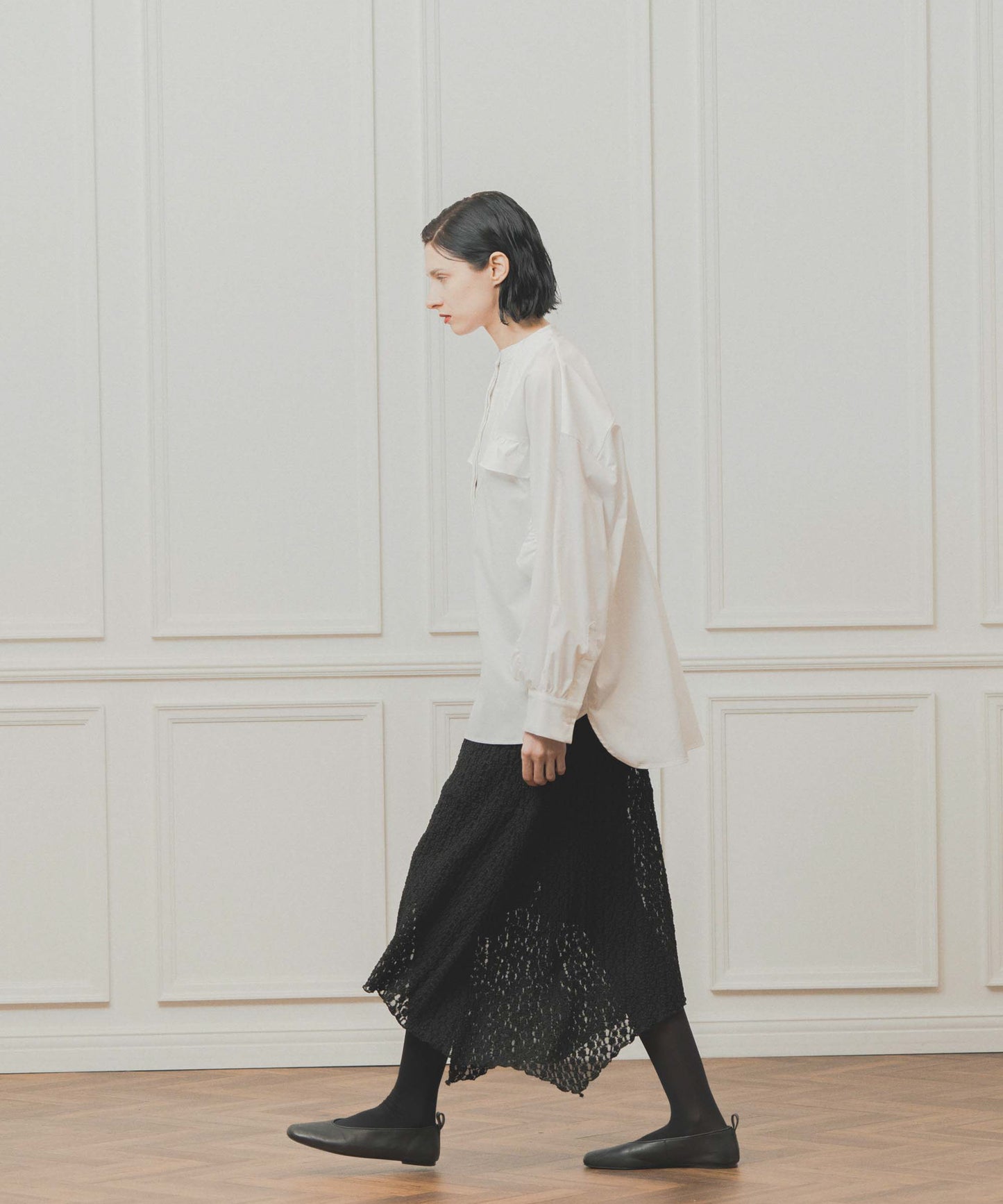 curve frill blouse / WHT26FBL4100