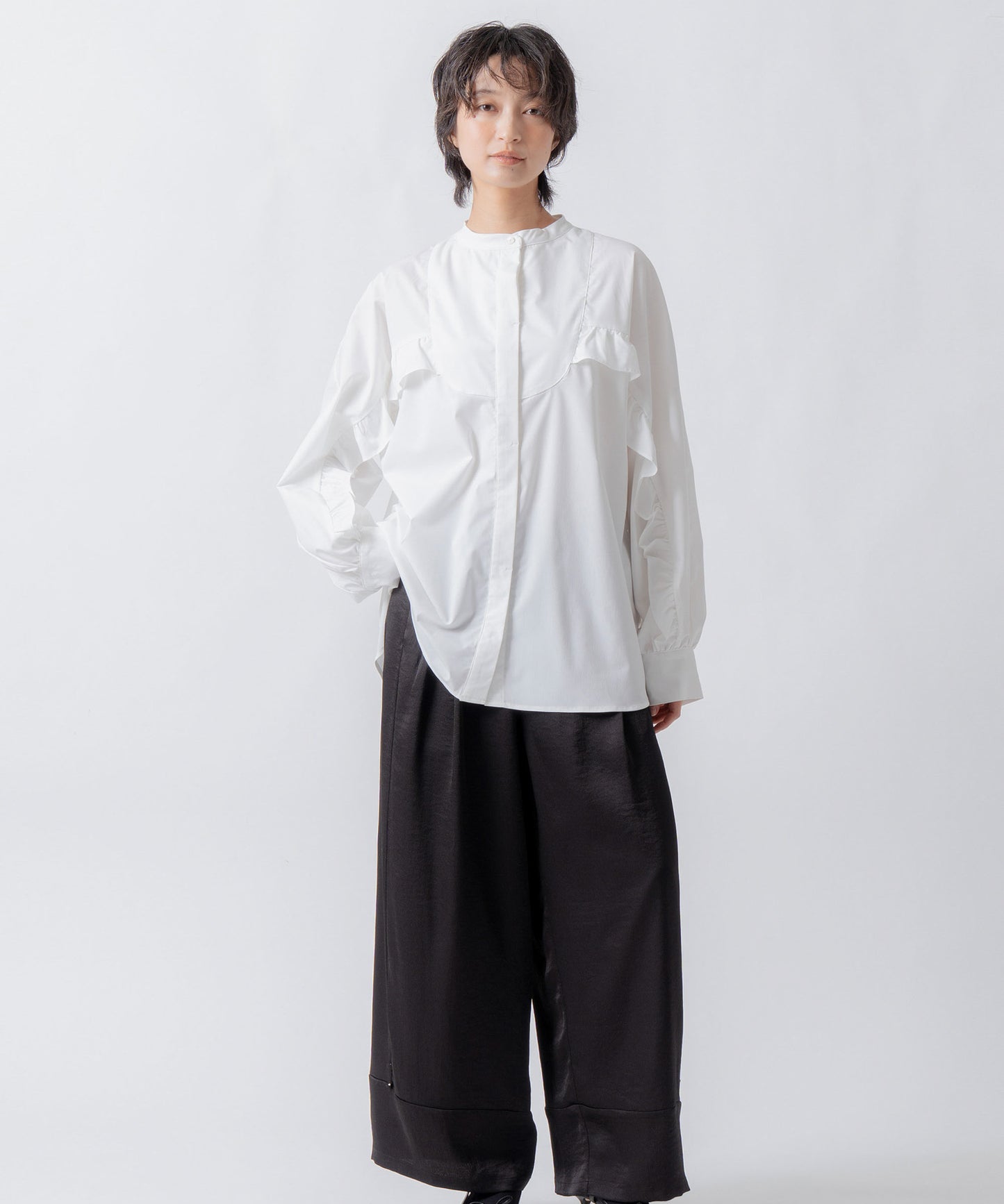 curve frill blouse / WHT26FBL4100