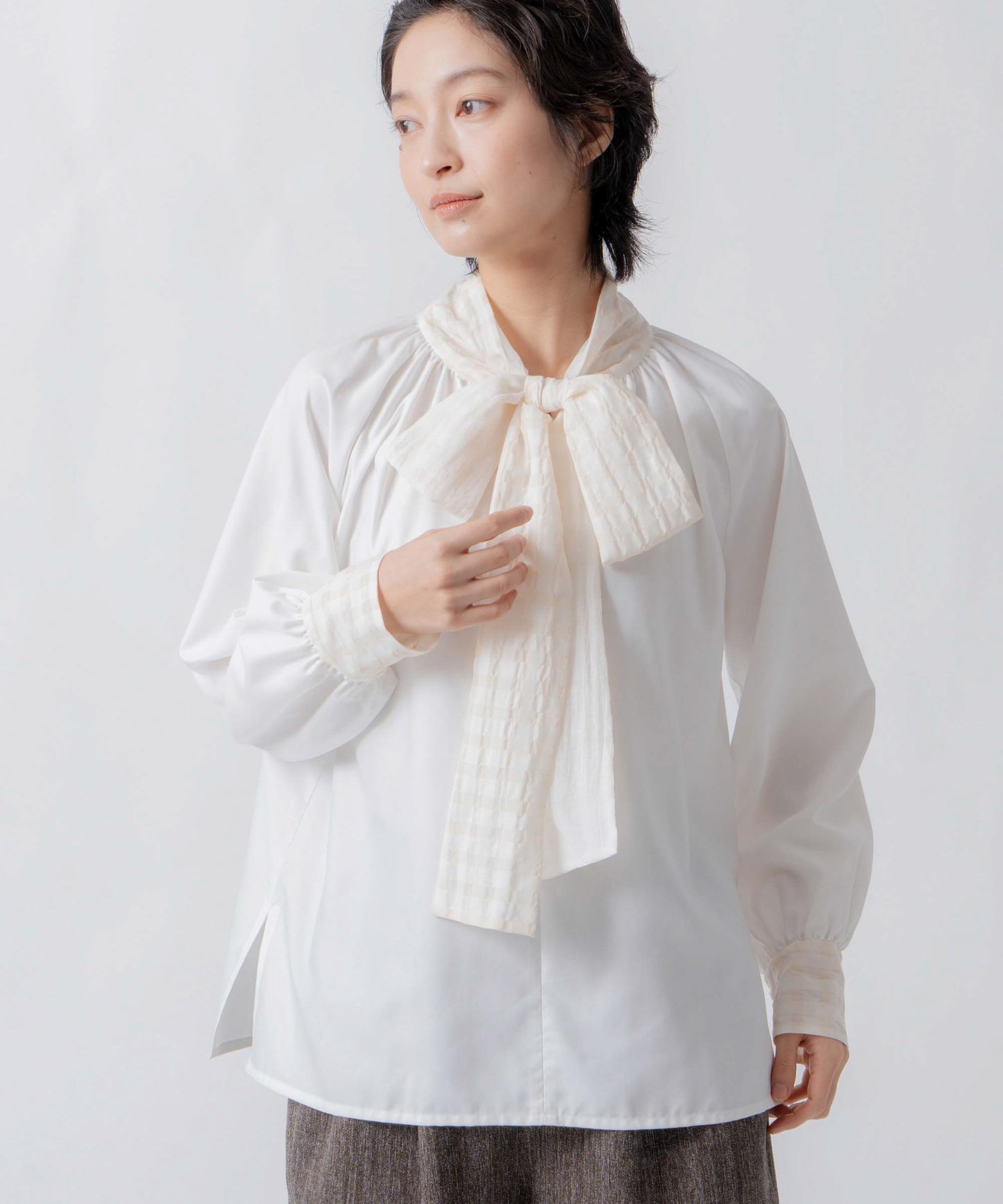 check pattern bou tie blouse / WHT26FBL4101