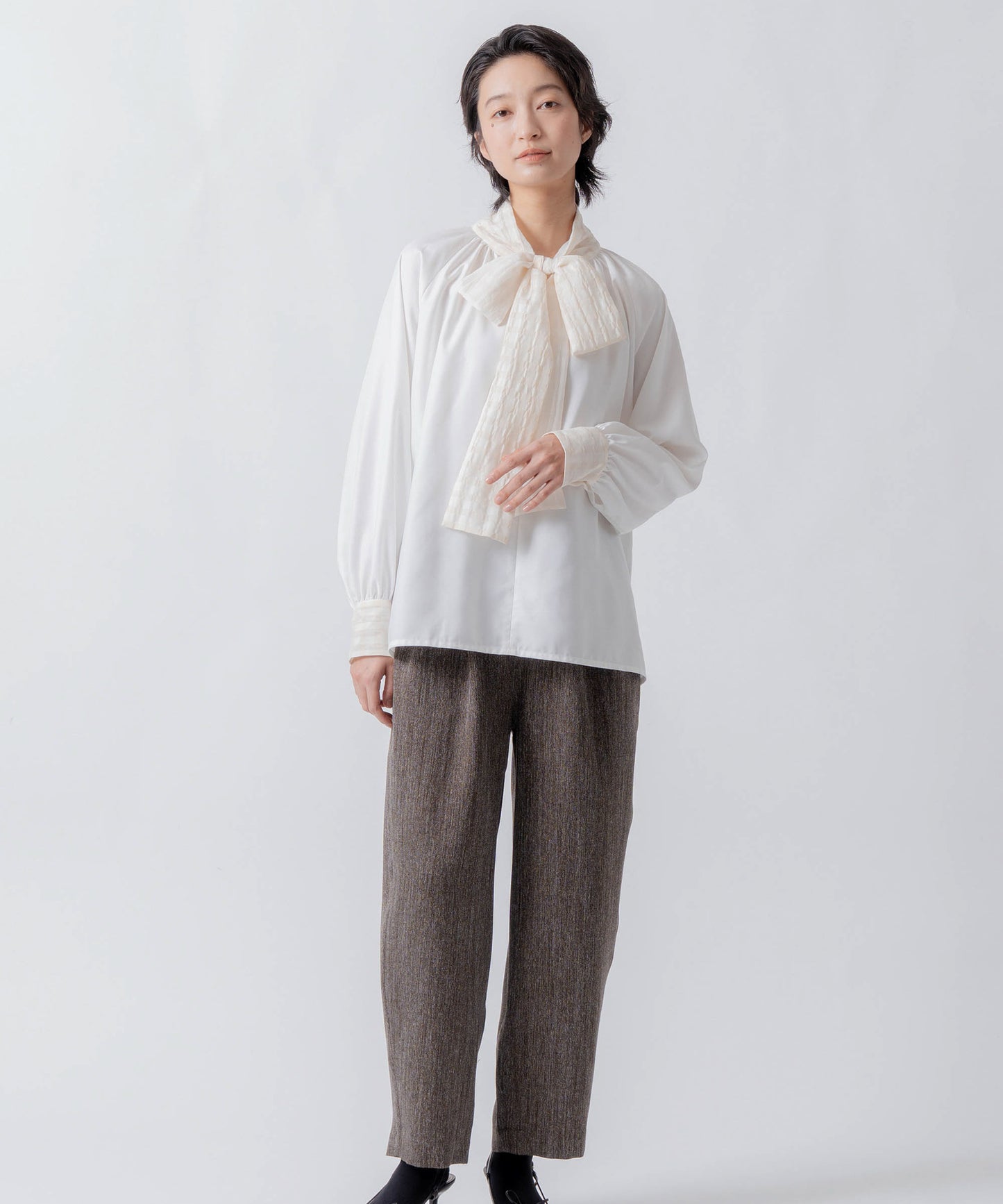 check pattern bou tie blouse / WHT26FBL4101
