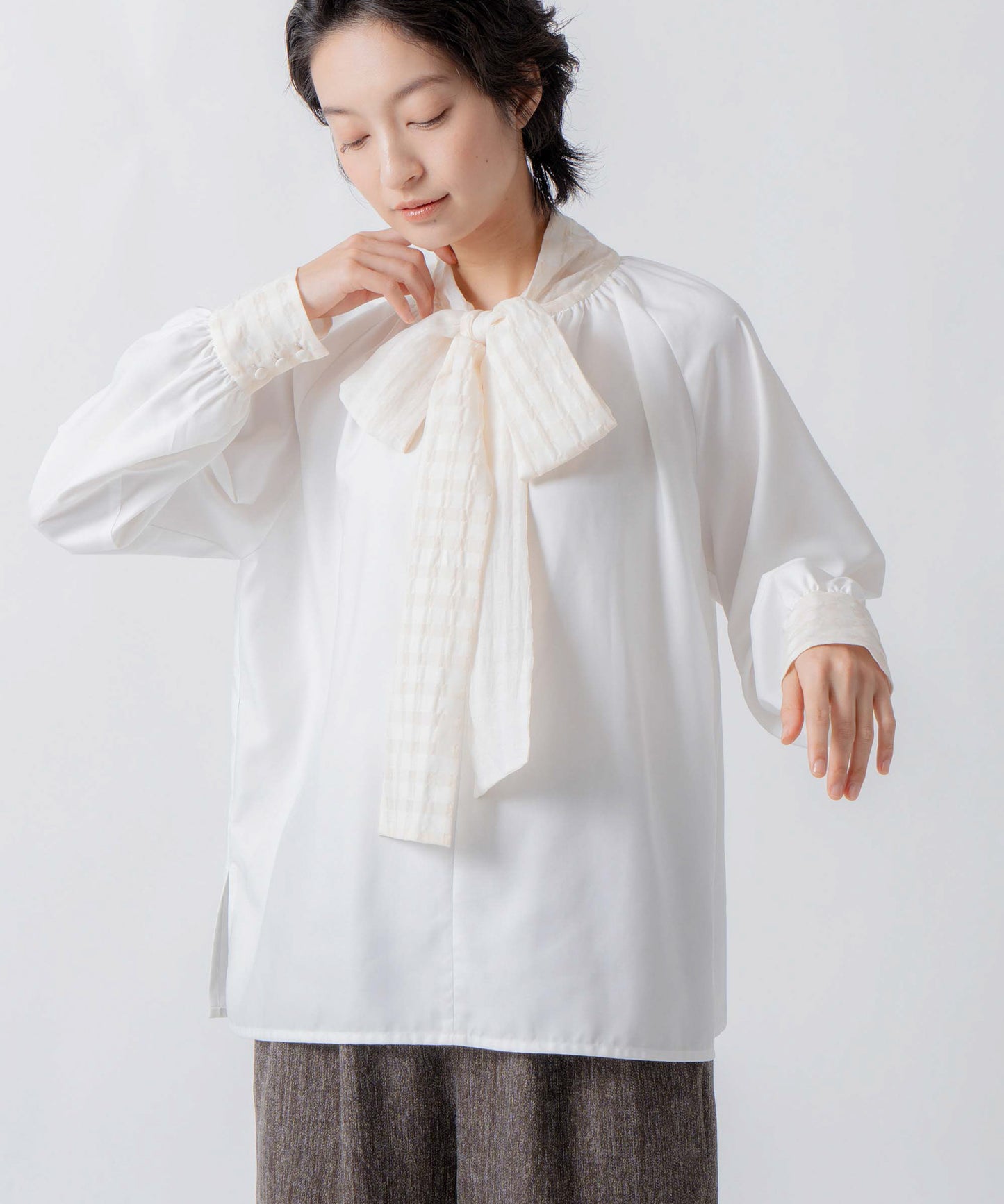 check pattern bou tie blouse / WHT26FBL4101