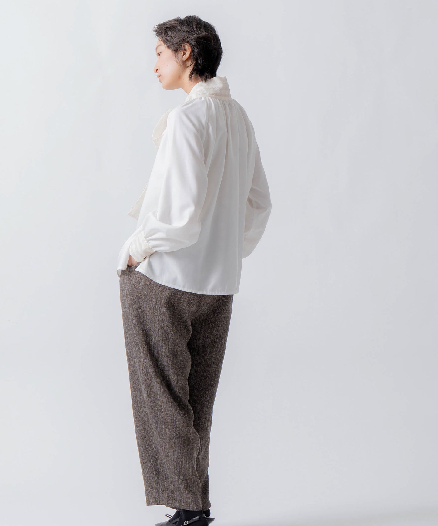 check pattern bou tie blouse / WHT26FBL4101
