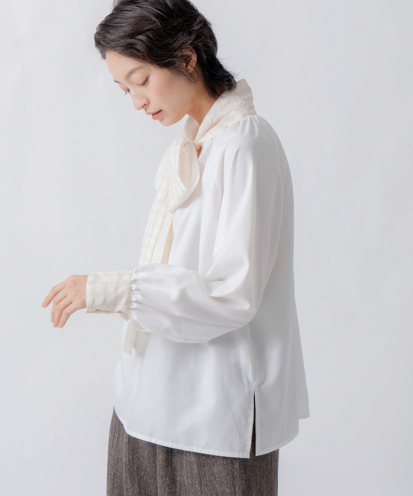 check pattern bou tie blouse / WHT26FBL4101